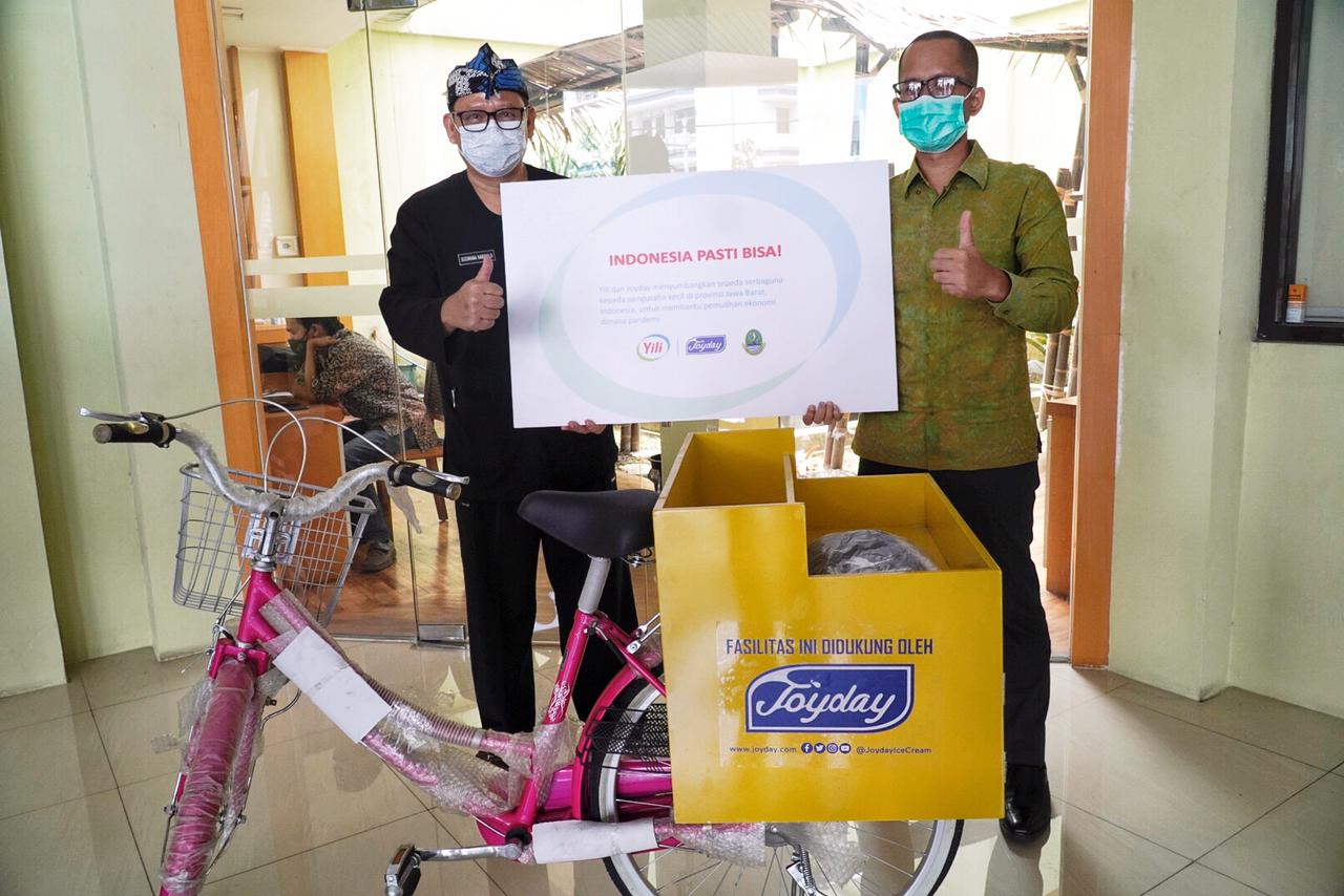 Penyerahan bantuan sepeda bagi UMKM Jawa Barat