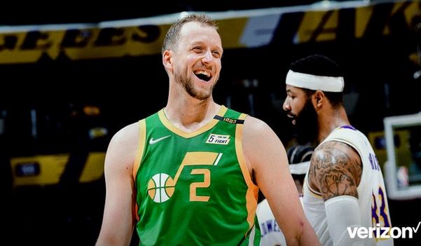 Lga NBA antara Utah Jazz dan Los Angeles Lakers