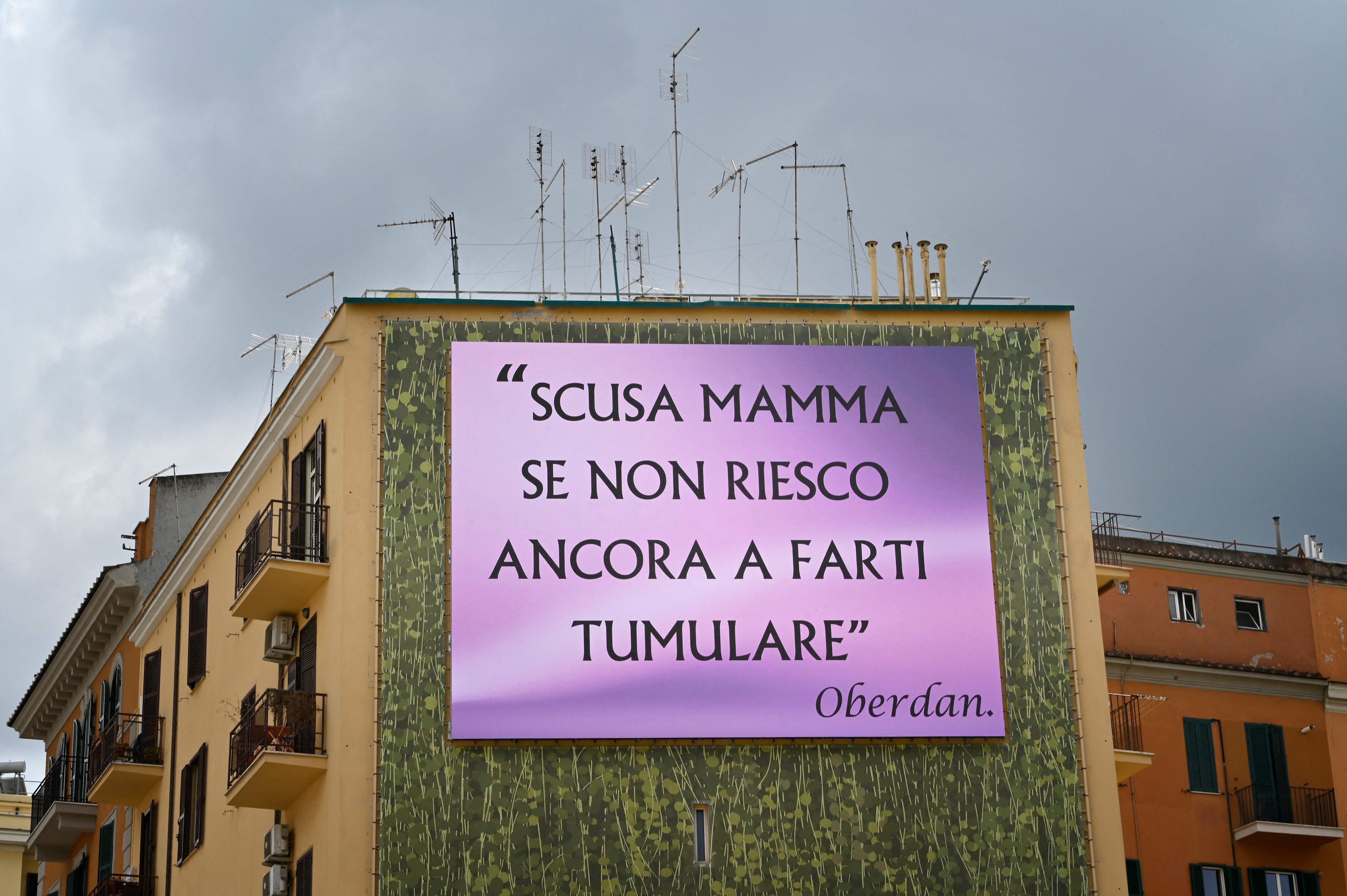 Billboard bertuliskan, 