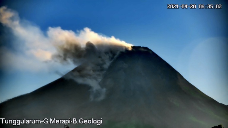 Awan Panas dari Gunung Merapi