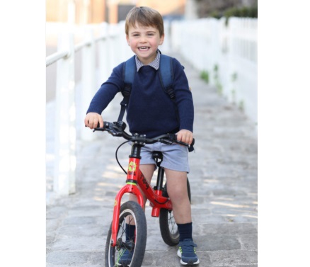 Kerajaan Inggris merilis foto terbaru Pangeran Louis untuk menandai ulang tahunnya yang ke-3.