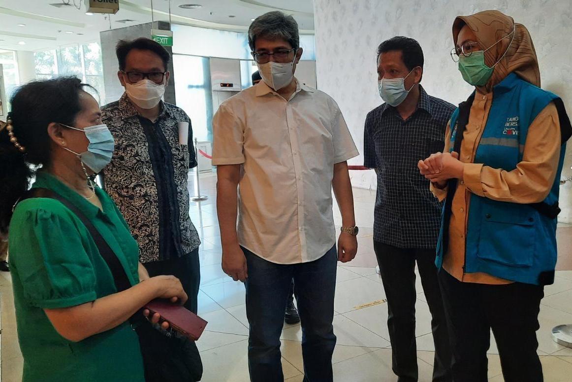 Wali Kota Tangerang Selatan Airin Rachmi Diany bersama Managing Director President Office Sinar Mas Land Dhony Rahajoe.