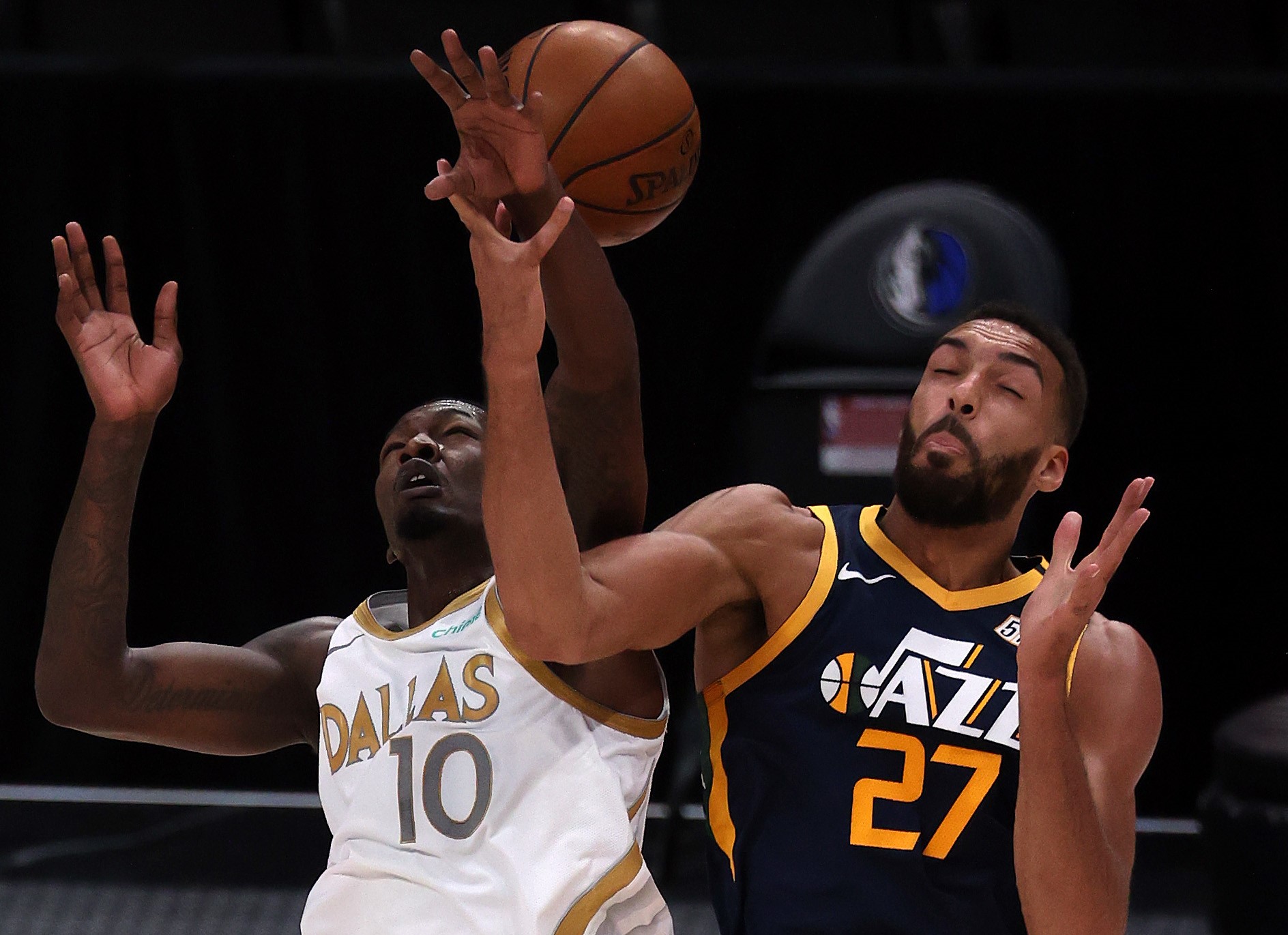 Laga NBA antara Dallas Mavericks dan Utah Jazz