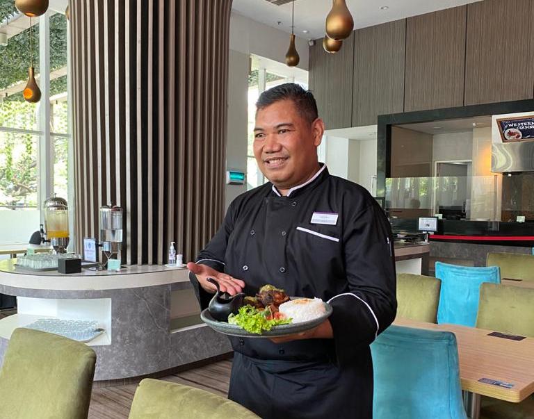 Lebih dari 12 varian menu andalan dari Chef Suharjo, Executive Chef Mercure Serpong Alam Sutera akan launching untuk umum pada 5 April 2021.