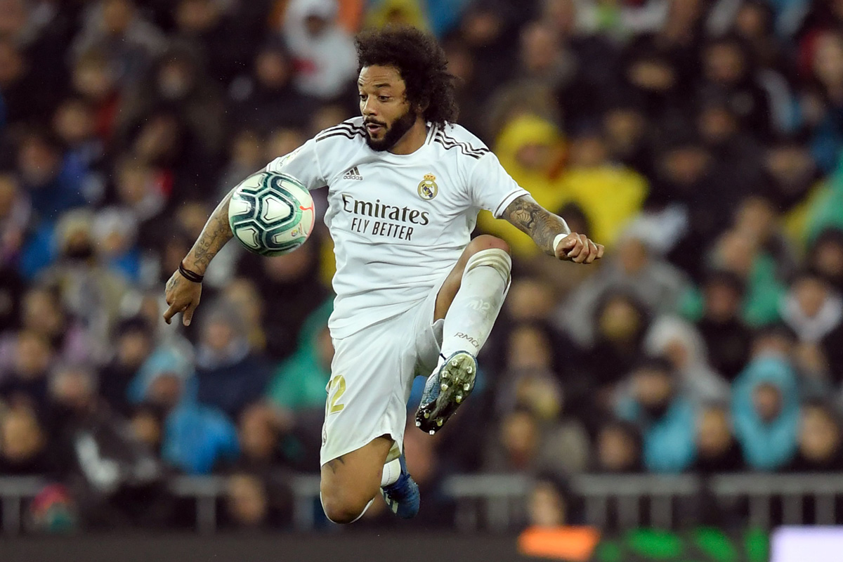 Marcelo kemungkinan absen membela Real Madrid di leg kedua semifinal Liga Champions UEFA melawan Chelsea, Kamis (6/4) mendatang.  