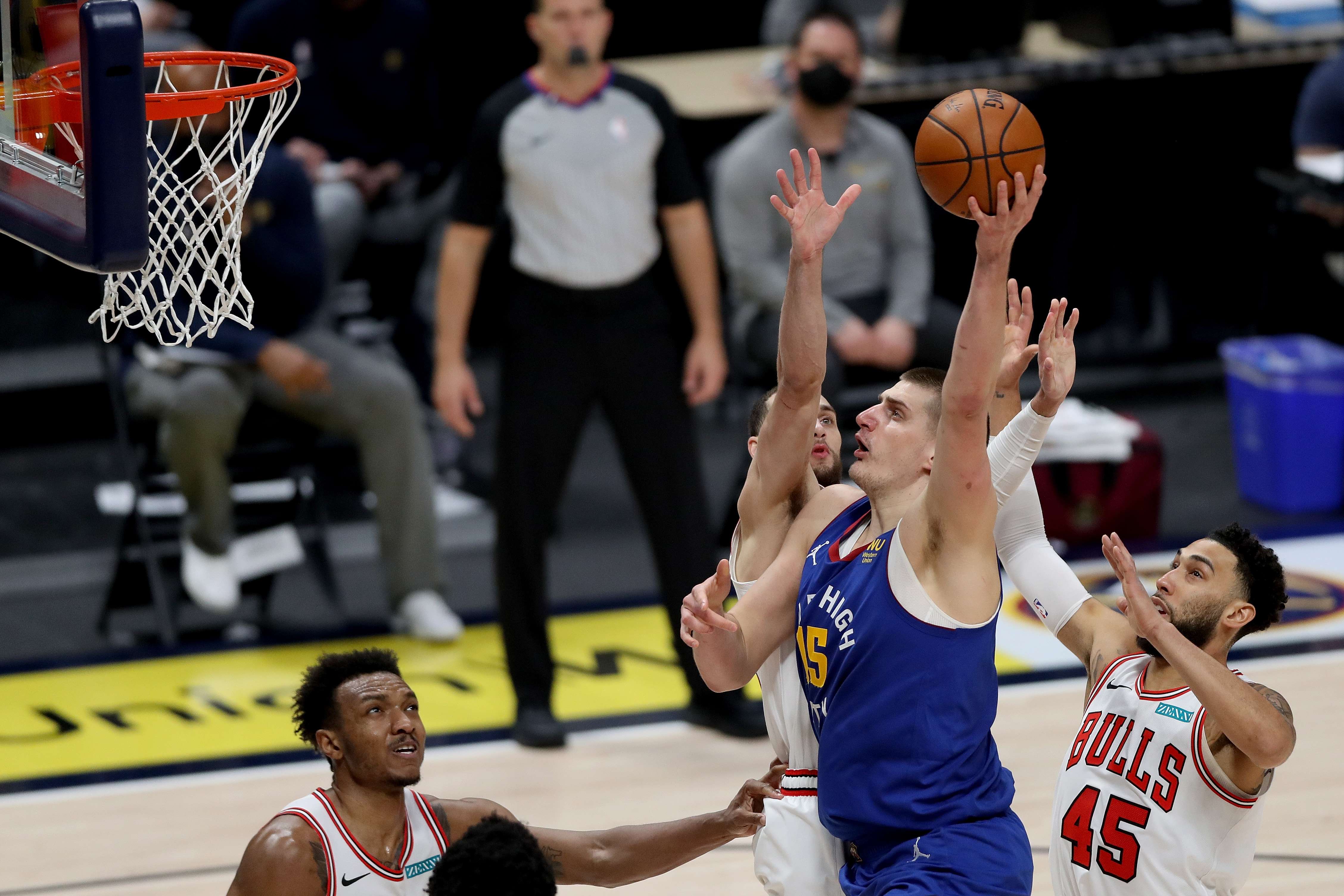Pemain Denver Nuggets Nicola Jokic (15)