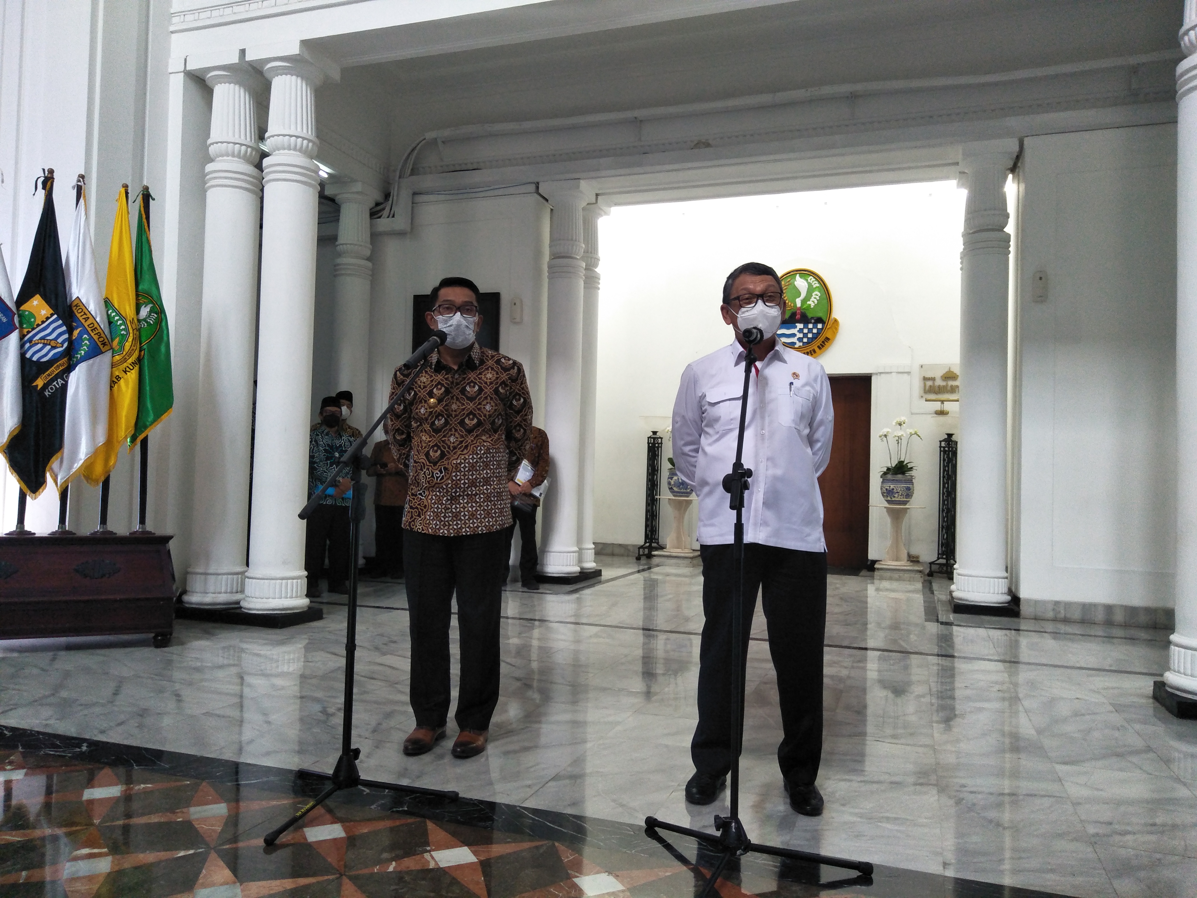 Menteri ESDM Arifin Tasrif dan Gubernur Jawa Barat Ridwan Kamil saat bertemu di Gedung Sate, Bandung