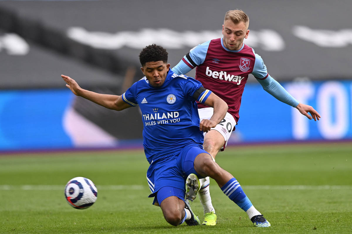 Bek Leicester City, Wesley Fofana (depan) merupakan salah satu pemain muslim di Liga Inggris yang menjalani ibadah puasa. 