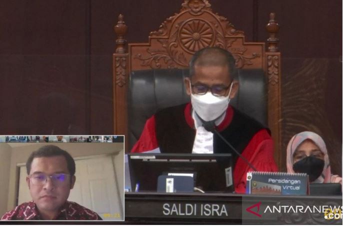 Tangkapan layar Staf Teknisi Imigrasi KJRI Los Angeles Sigit Setyawan pada sidang lanjutan sengketa Pilkada Kabupaten Sabu Raijua, NTT di MK