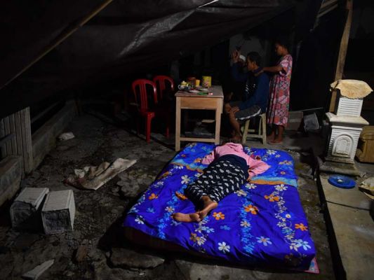 Kerusakan akaibat gempa di Malang, Jawa Timur, diperparah dengan hujan deras yang mengguyur wilayah tersebut.