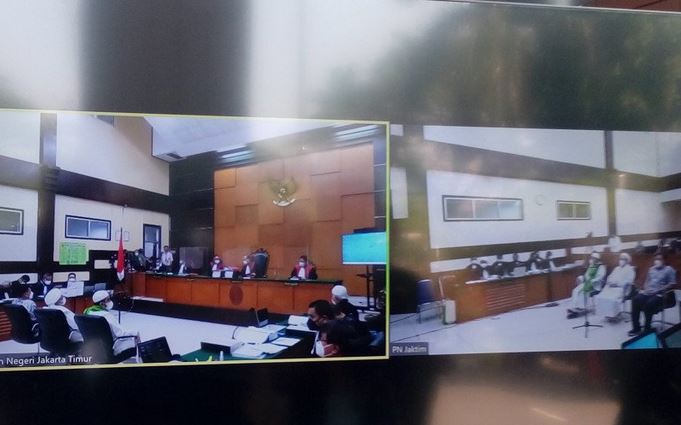 Suasana sidang lanjutan Rizieq Shihab dengan agenda pemeriksaan saksi dari JPU di PN Jakarta Timur, Rabu (14/4).