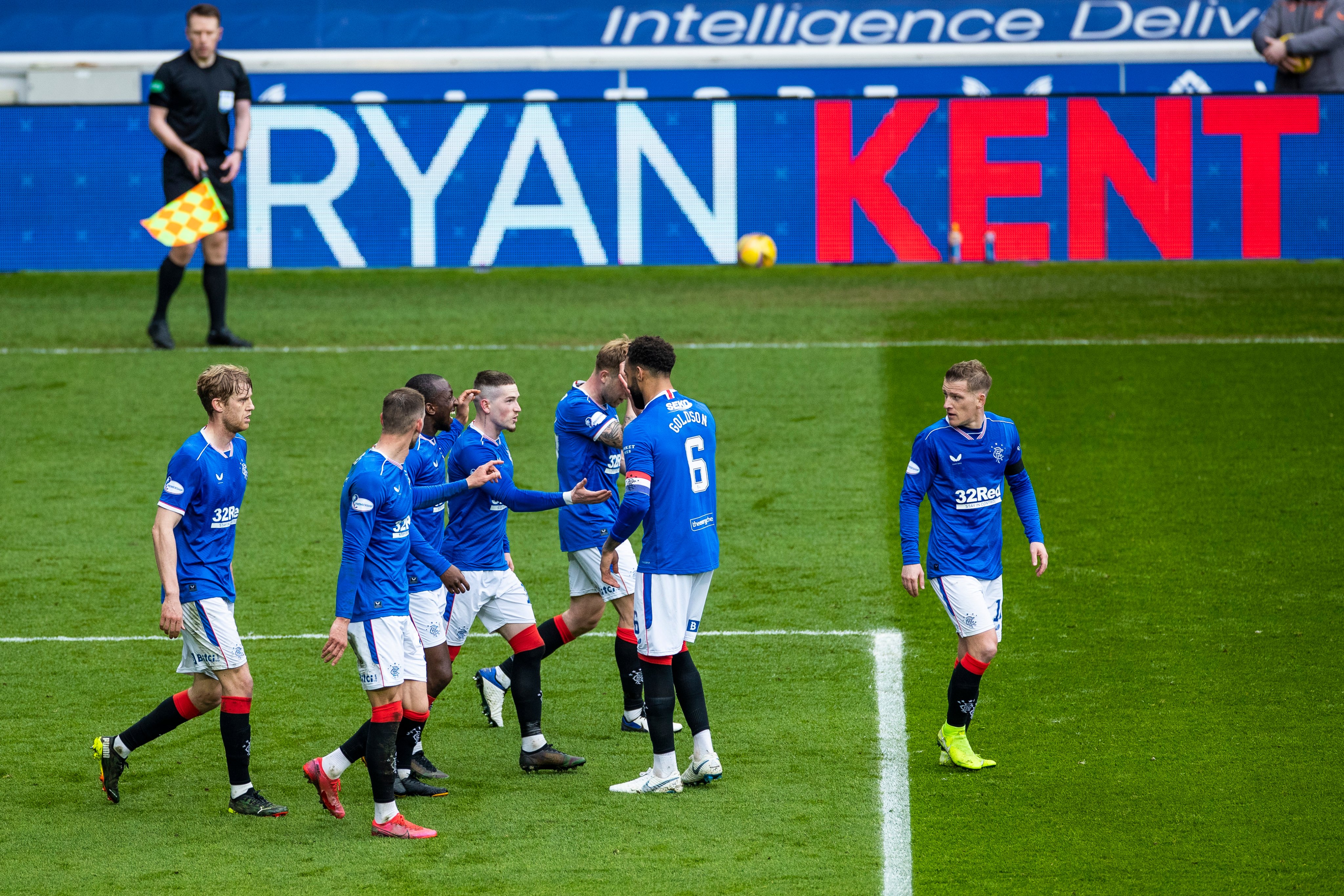 Para pemain Rangers melakukan selebrasi usai mencetak gol ke gawang Celtic di laga Piala Skotlandia