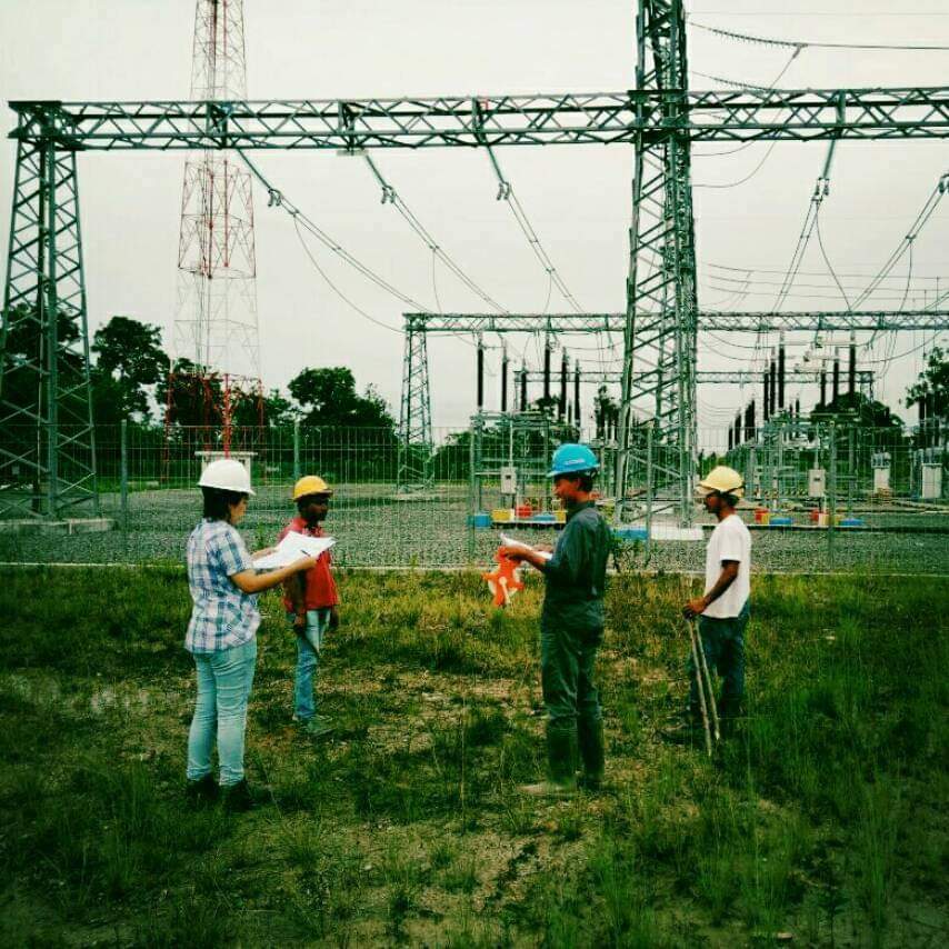  Elysabeth Selly Glory, salah satu srikandi PT PLN saat mengawasi pembangunan gardu induk