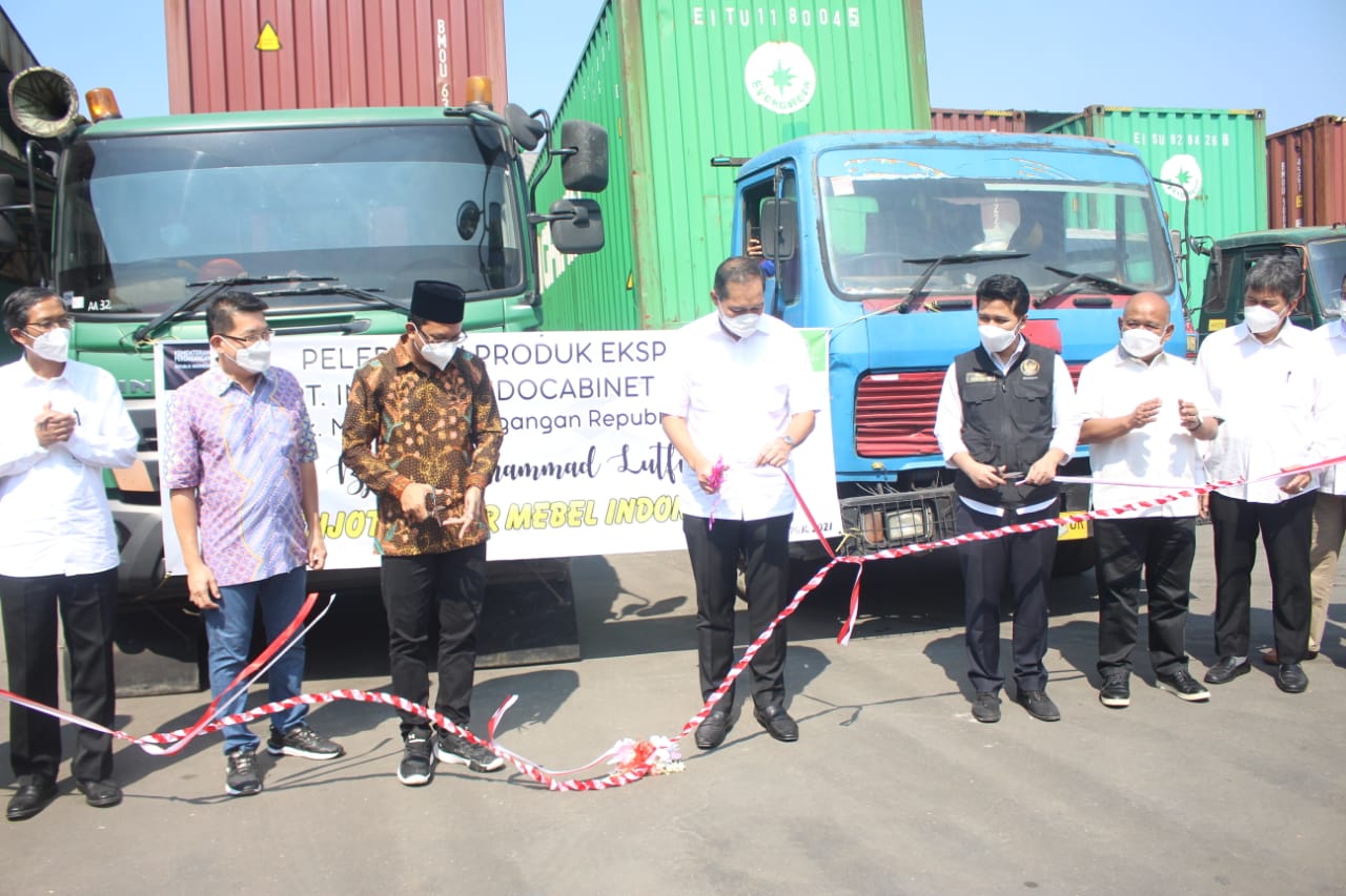 Menteri Perdagangan di Kabupaten Sidoarjo, Jawa Timur melepas Ekspor Furniture ke Amerika Serikat, Selasa (20/4) 