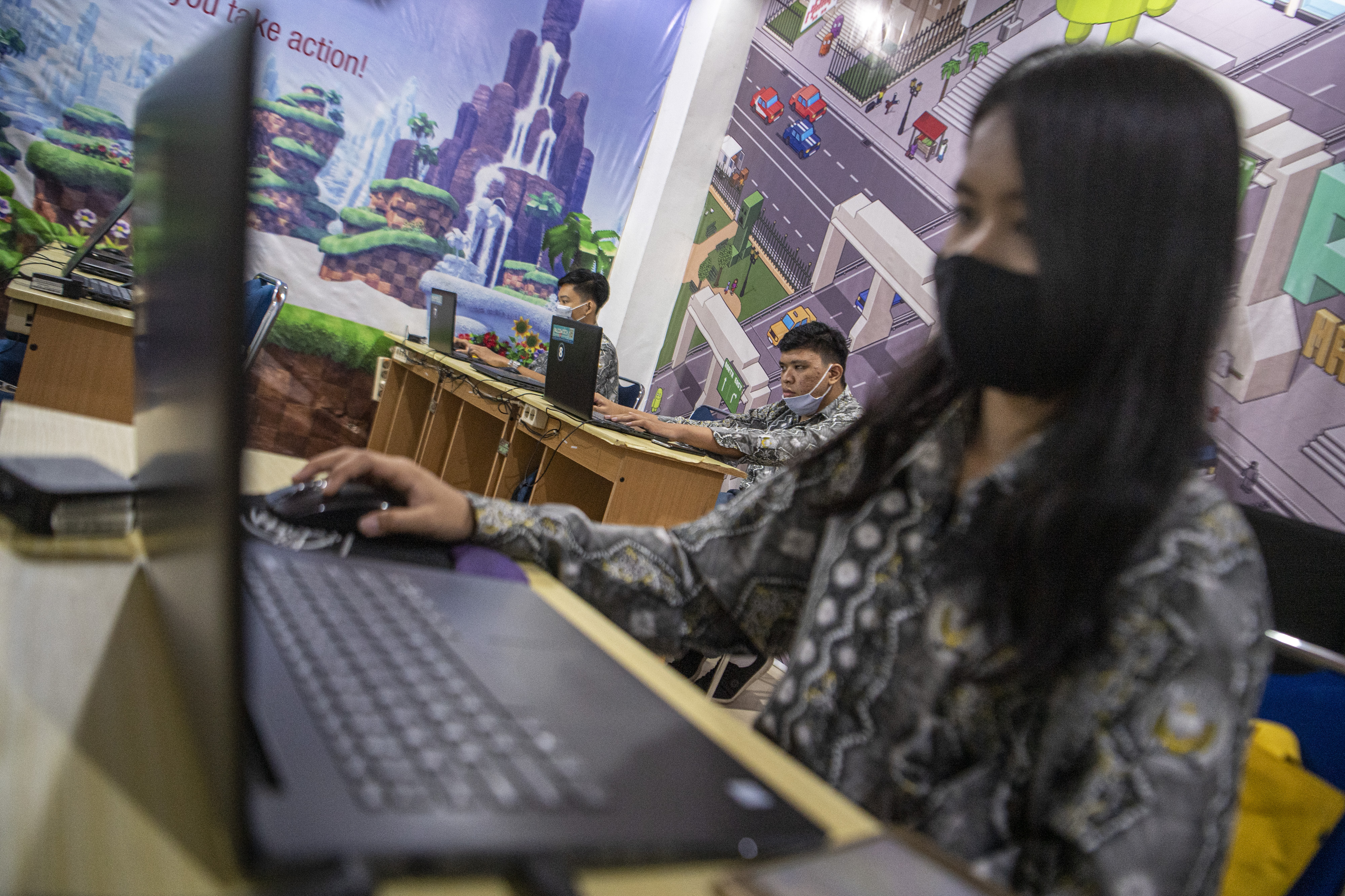  Siswa mengikuti simulasi pembelajaran secara daring.