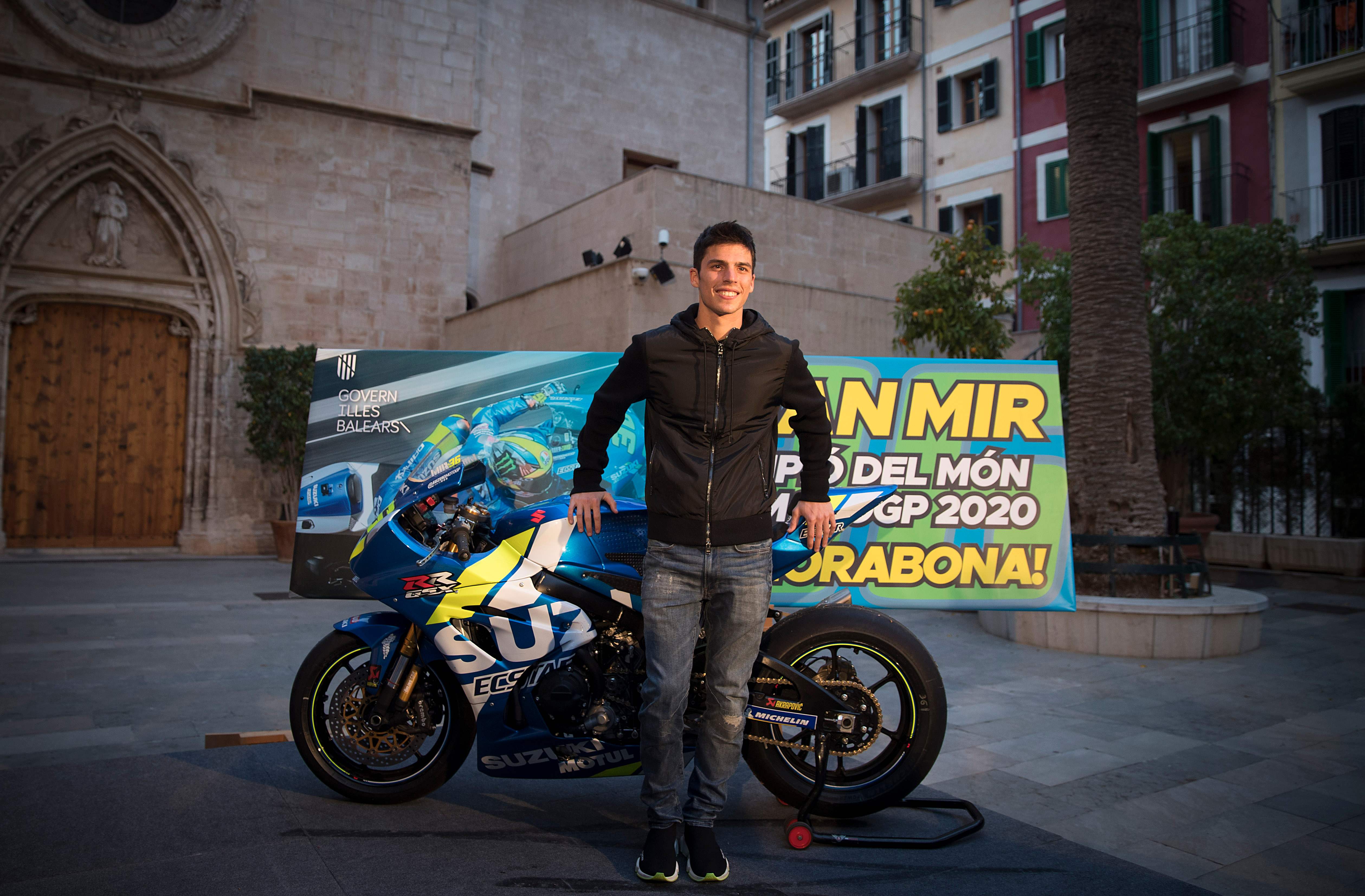 Pembalap Suzuki Joan Mir