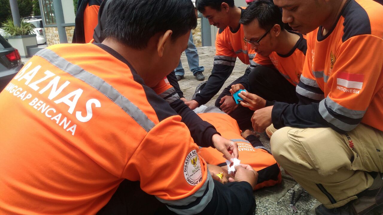  Salah satu kegiatan Badan Amil Zakat Nasional (Baznas) adalah  pelatihan manajemen bencana tingkat dasar. 