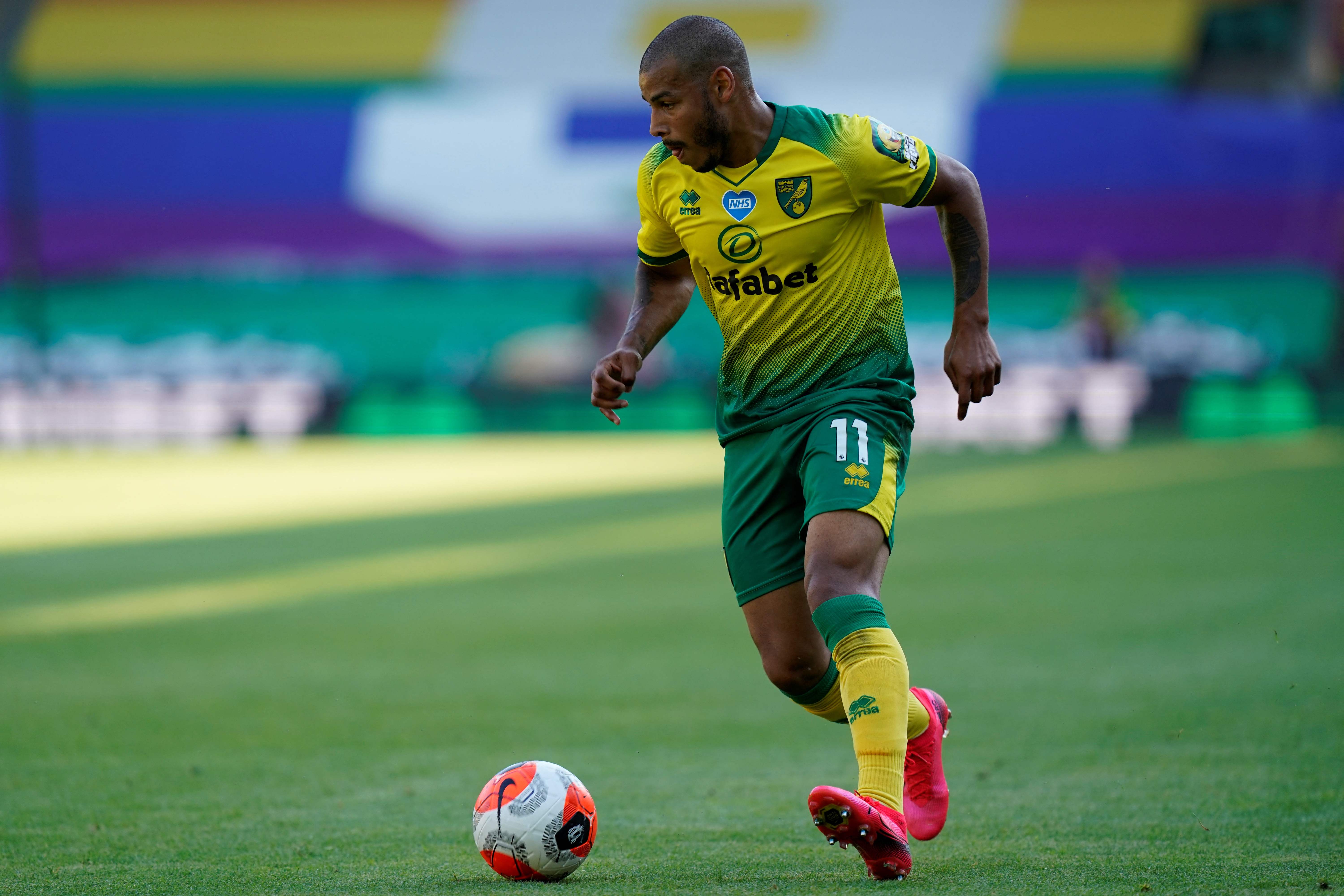 Pemain gelandang andalah Norwich City Onel Hernandez asal Jerman yang kelahiran Kuba. 