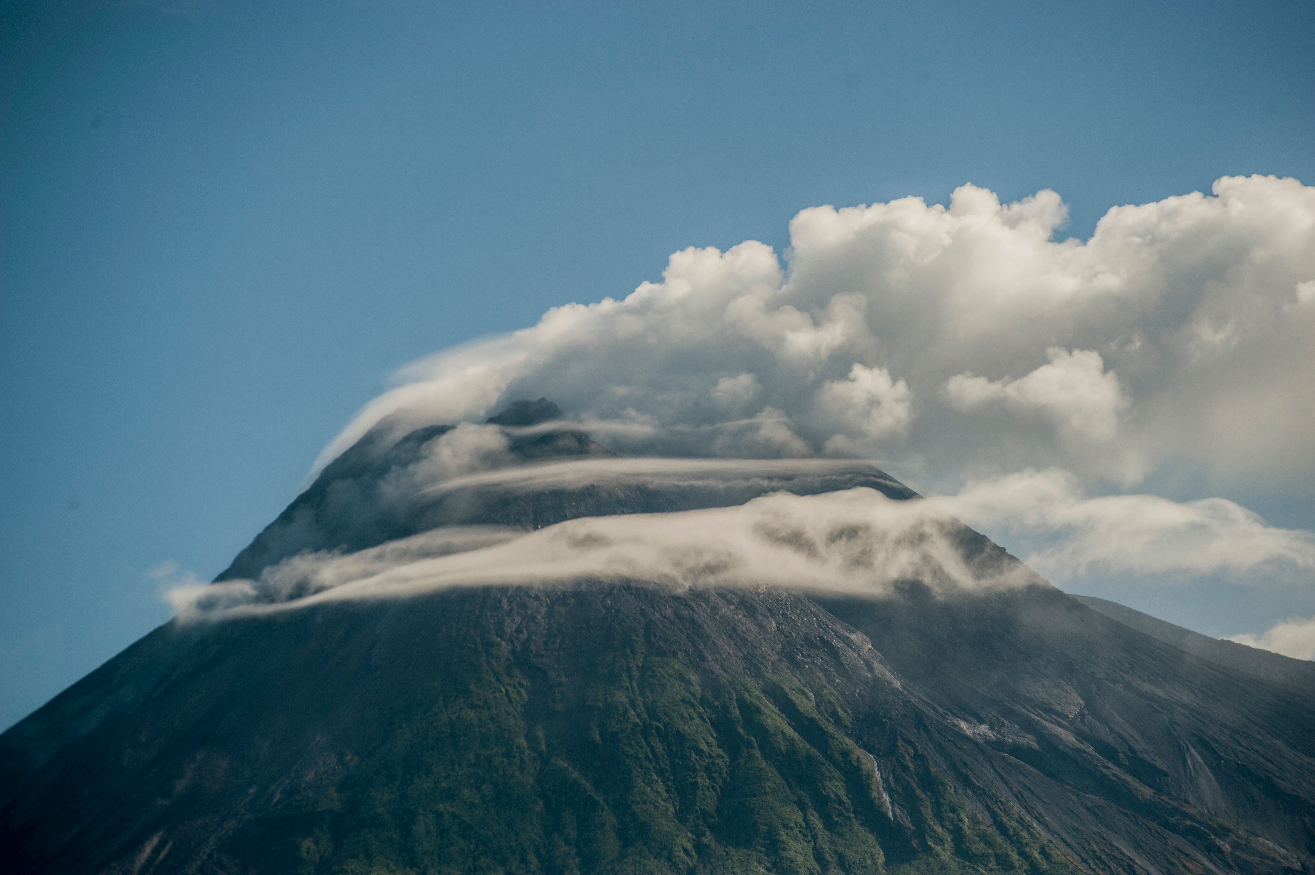 Aktivitas vulkanik Gunung Merapi, hari ini.