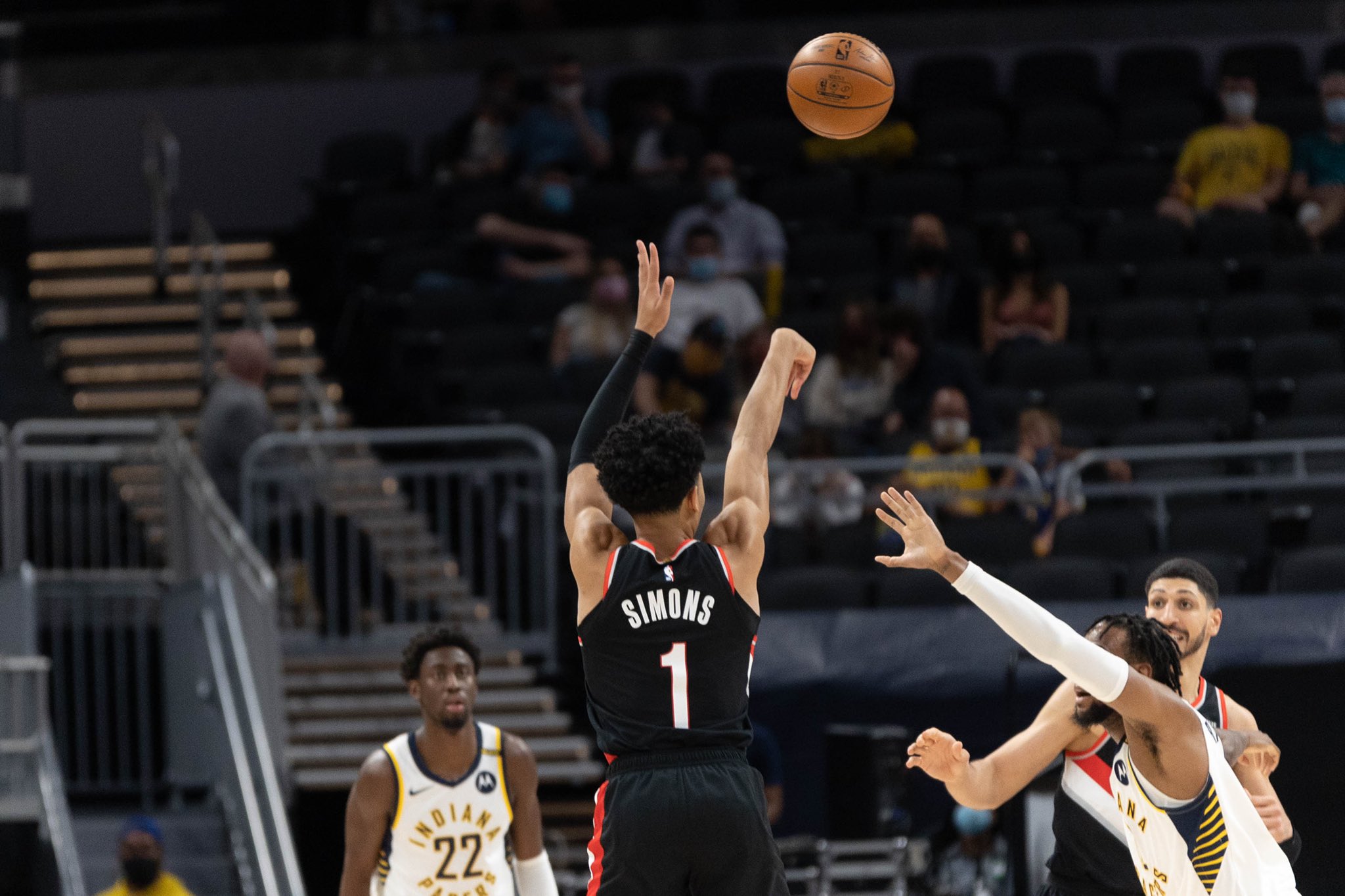 Laga NBA antara Portland Trail Blazers dan Indiana Pacers