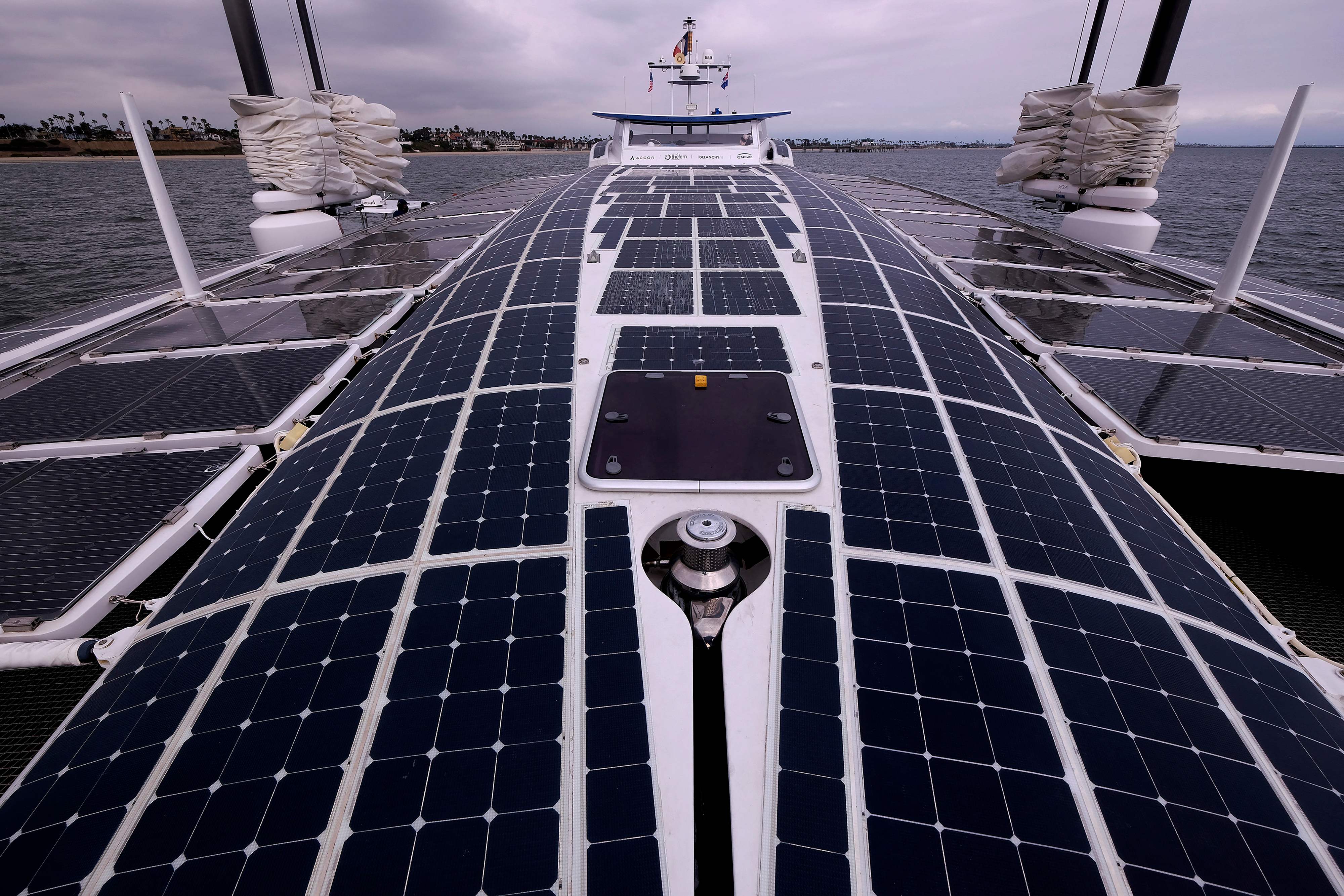 The Energy Observer, kapal laut bertenaga hidrogen sebagai salah satu produk inovasi energi bersih. Sayangnya, inovasi sektor ini melambat