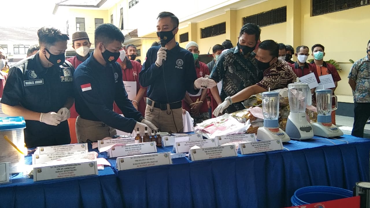 Pemusnahan barang bukti sabu dan ekstasi di Polda Sumatra Selatan