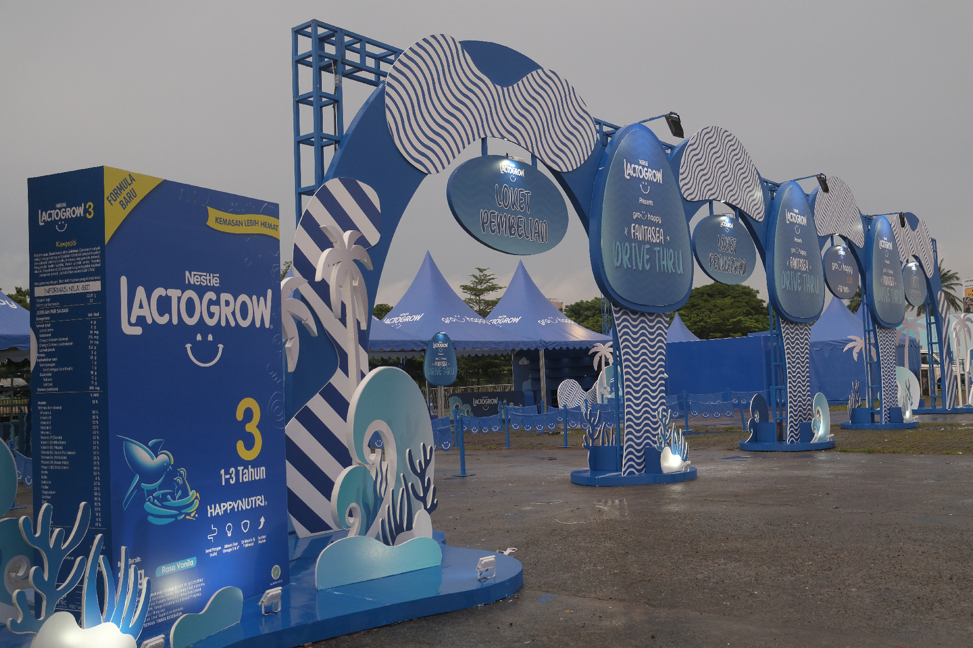  Grow Happy Fantasea Drive Thru di Makassar, Sulawesi Selatan.