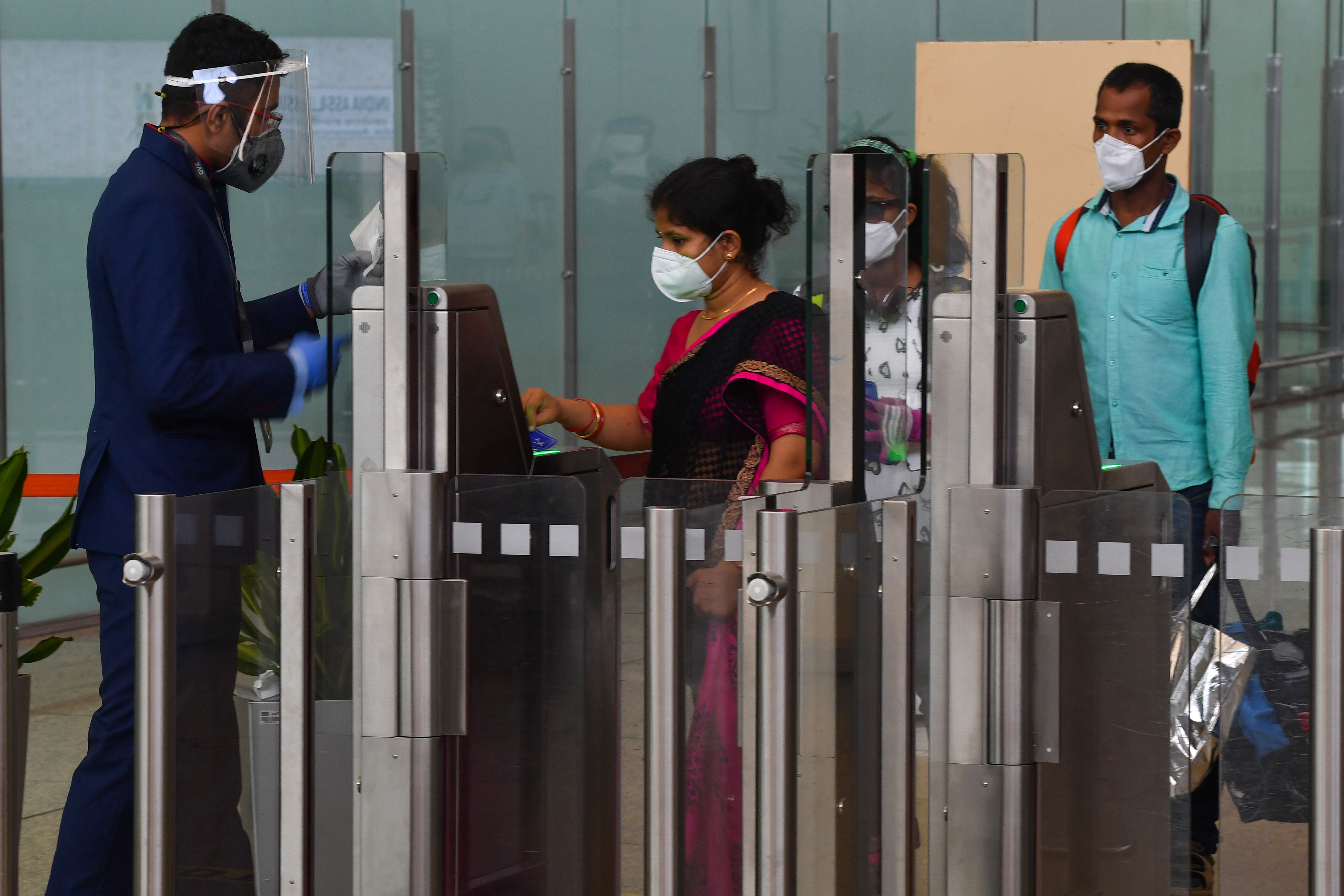 Satgas: Tangkap Mafia yang Loloskan WNI tanpa Karantina