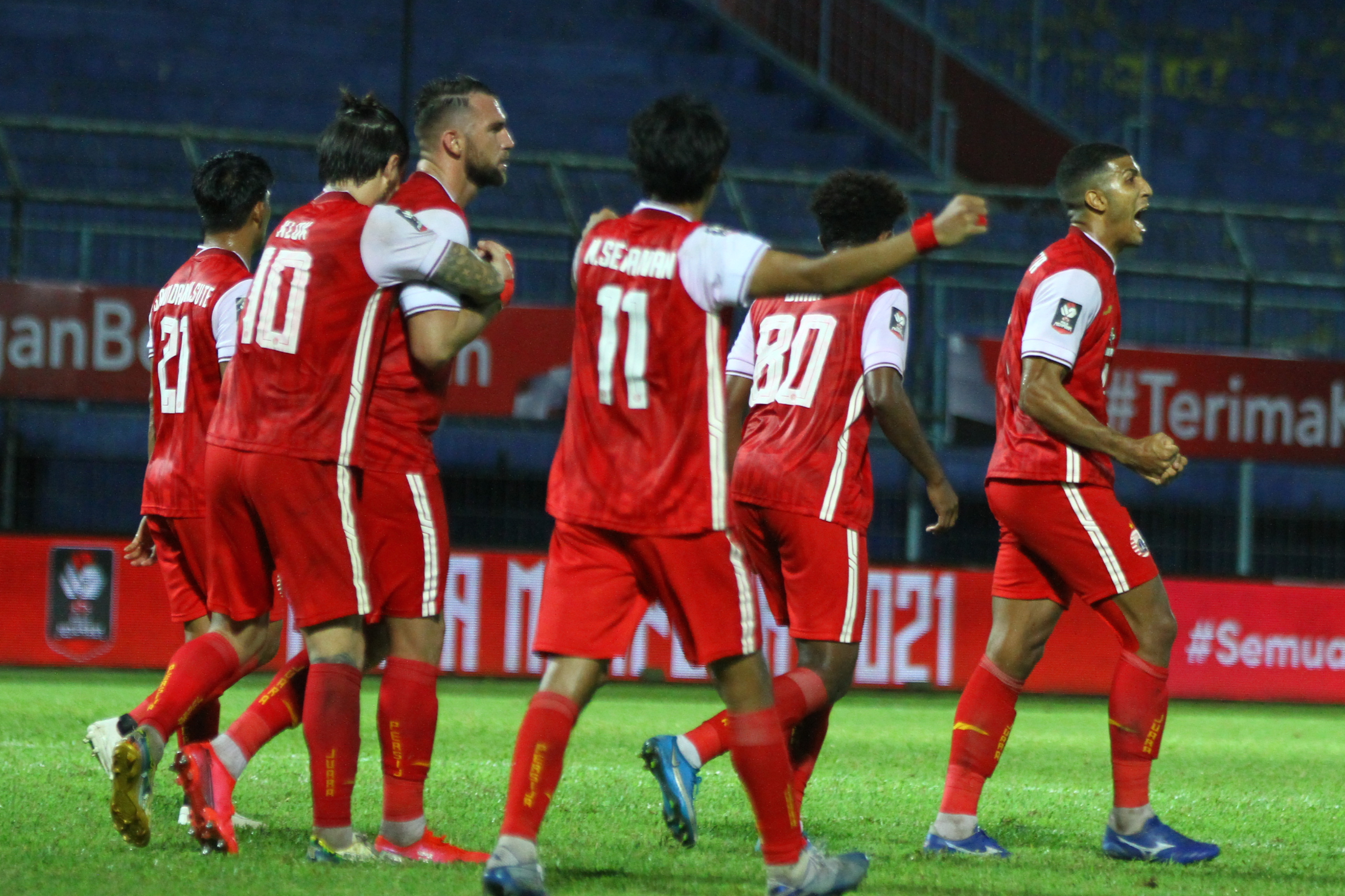 Para pemain Persija Jakarta melakukan selebrasi usai mengalahkan Bhayangkara Solo FC saat laga lanjutan Piala Menpora Grup B.