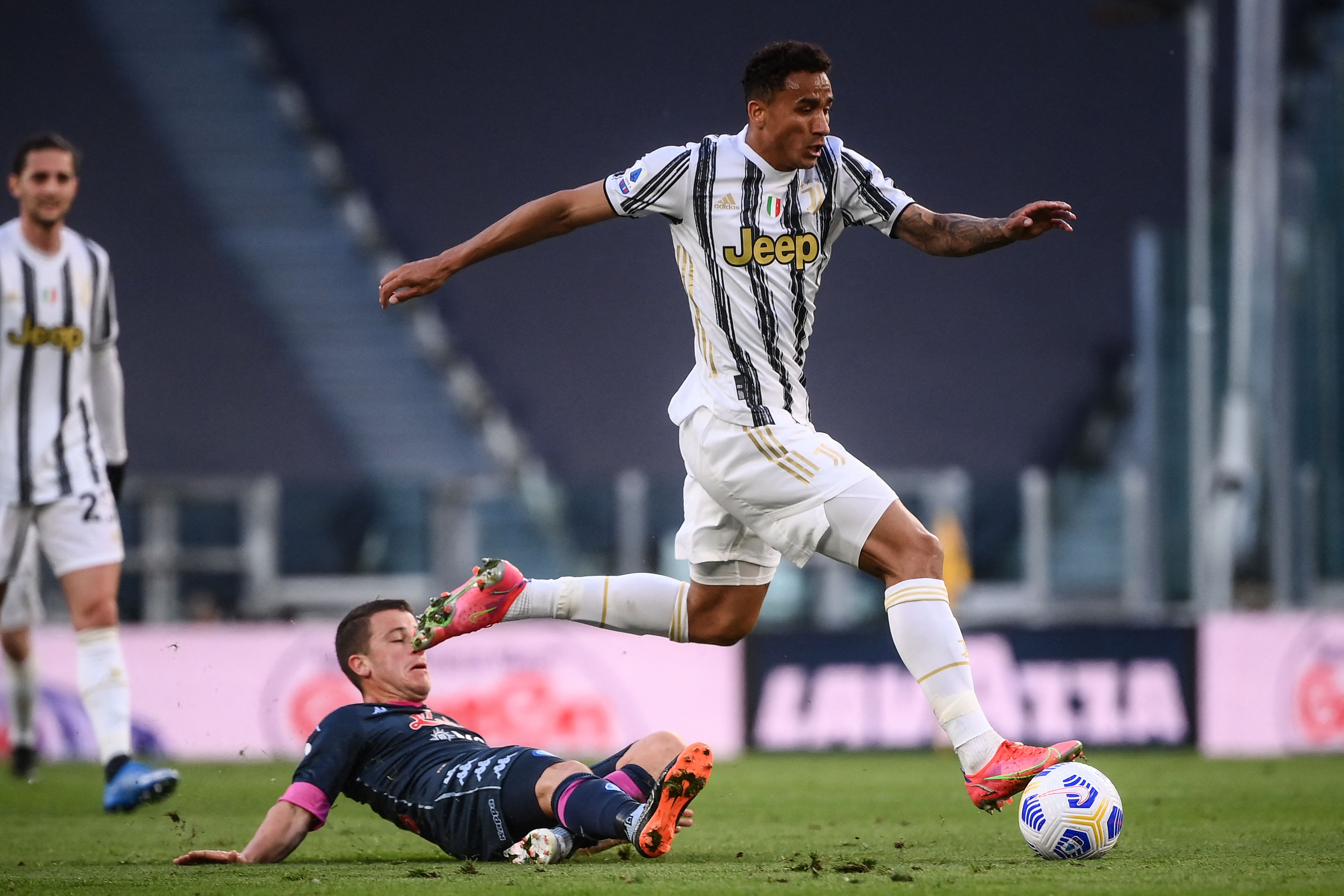 Bek Juventus Danilo