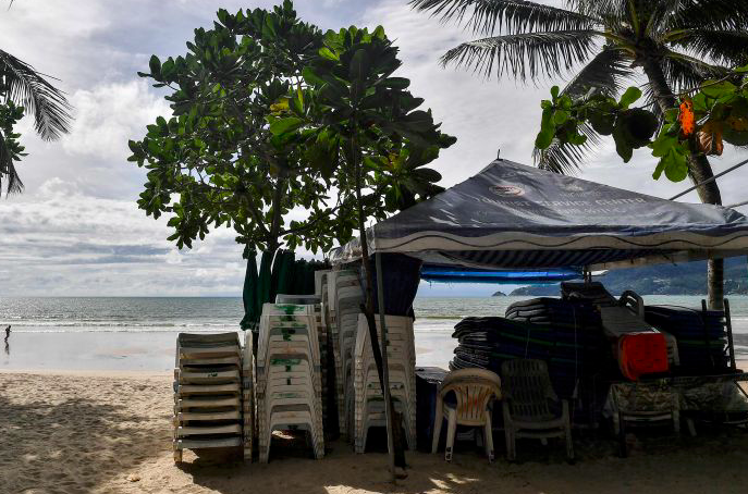 Phuket Memulai Vaksinasi Covid-19 Massal Sebelum Pariwisata Dibuka