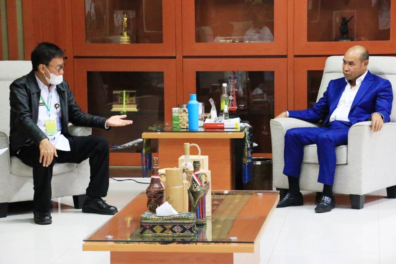 Kepala BPPSDMP Kementan Dedi Nursyamsi (kiri) dan Gubernur NTT Viktor Laiskodat.