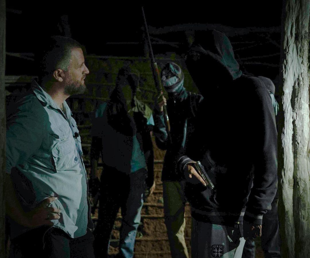 Sutradara David Beriáin (kiri).