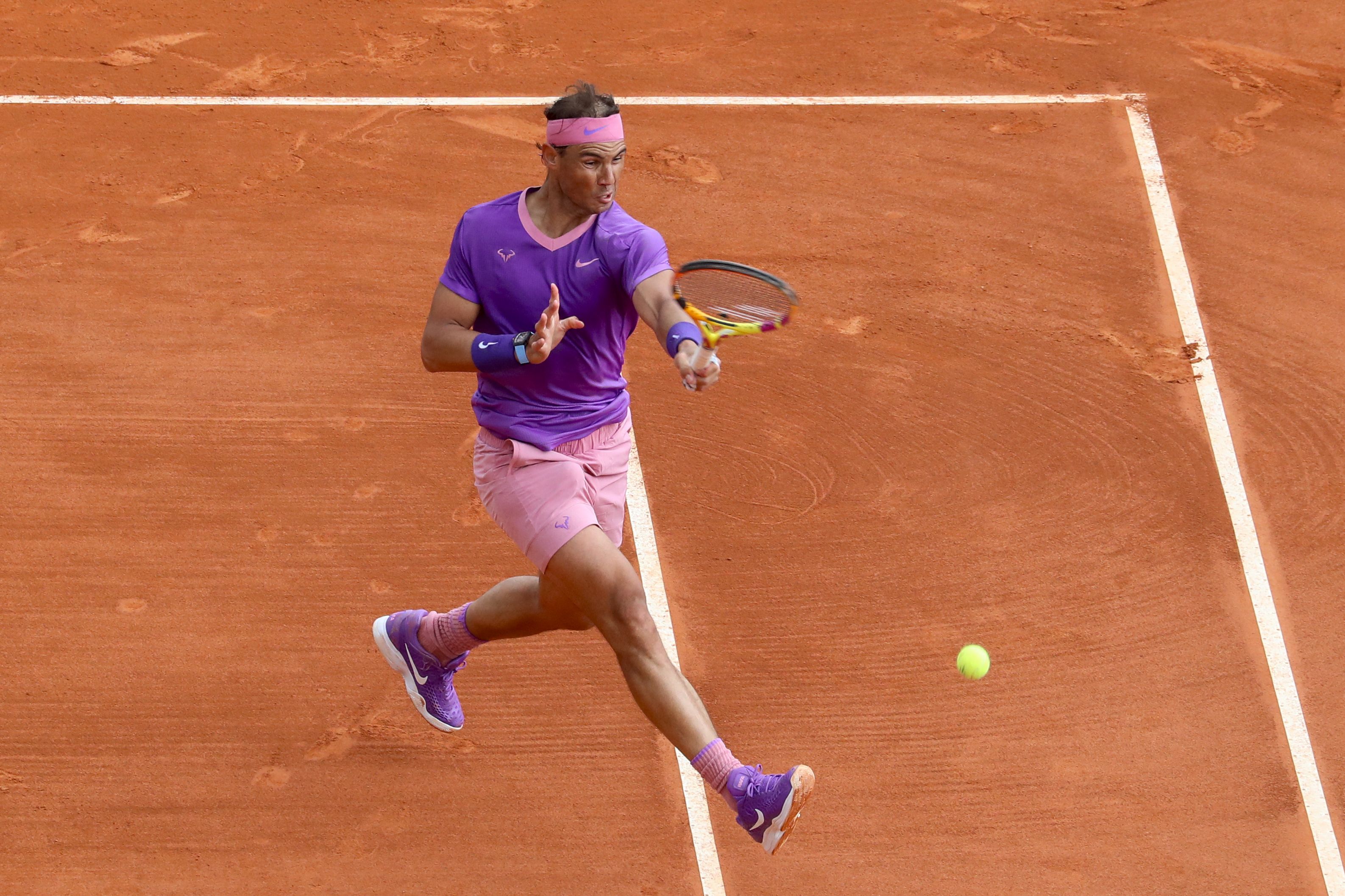 Rafael Nadal melaju ke putaran ketiga setelah mengalahkan petenis kidal Argentina Federico Delbonis  6-1, 6-2 di Monte Carlo Masters.