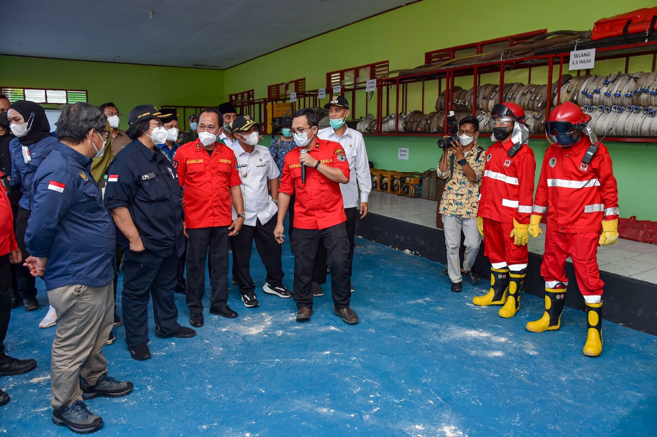 Menteri LHK Siti Nurbaya, dan Wakil Menteri LHK Alue Dohong, mengunjungi Daops Manggala Agni Dumai, Sabtu (10/4/2021). 