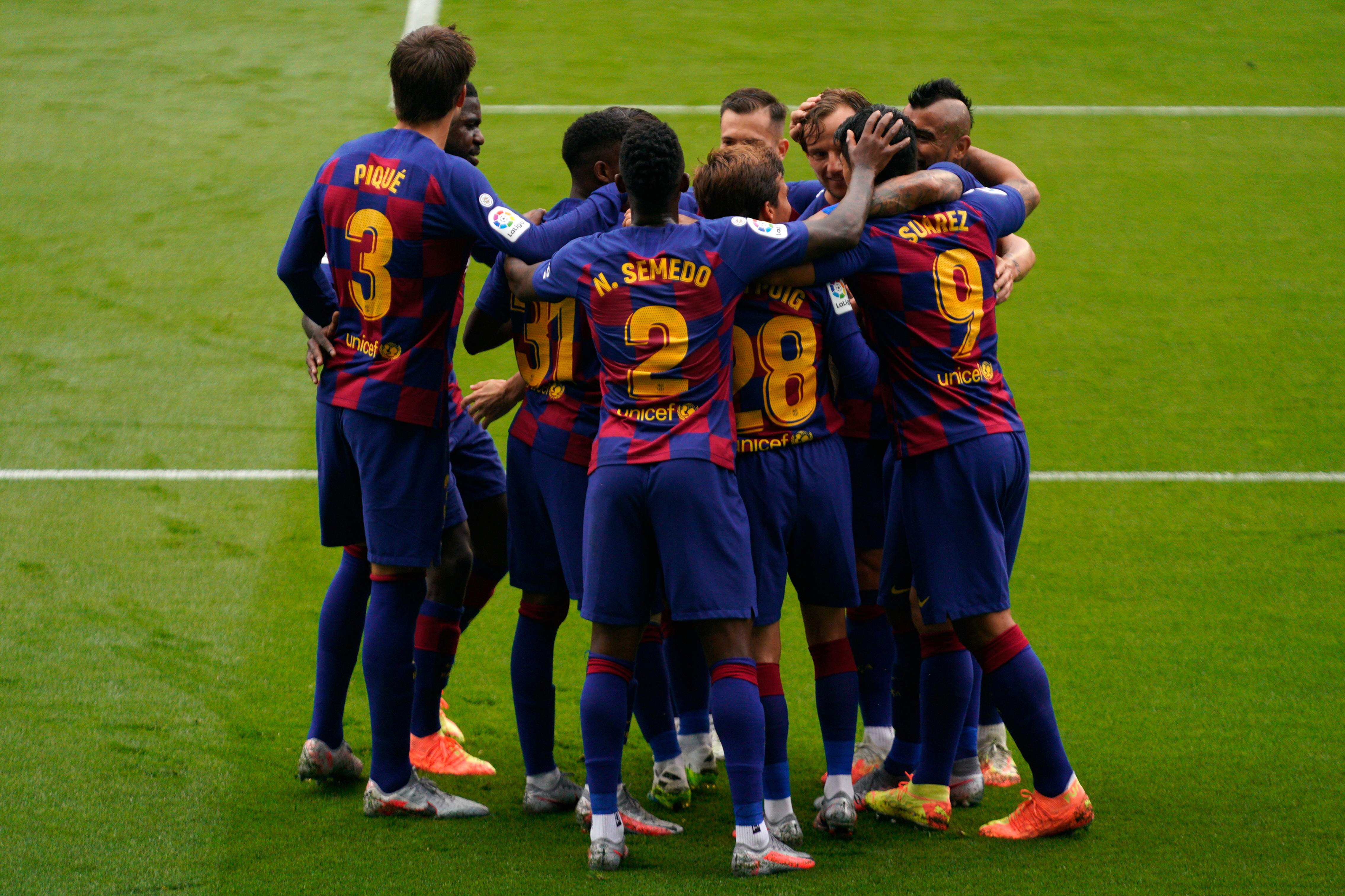 Barcelona Incar Puncak Klasemen