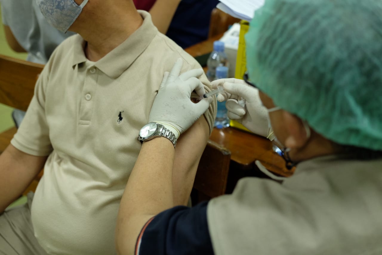 vaksinasi Covid-19 di lingkungan sekolah Al-Azhar