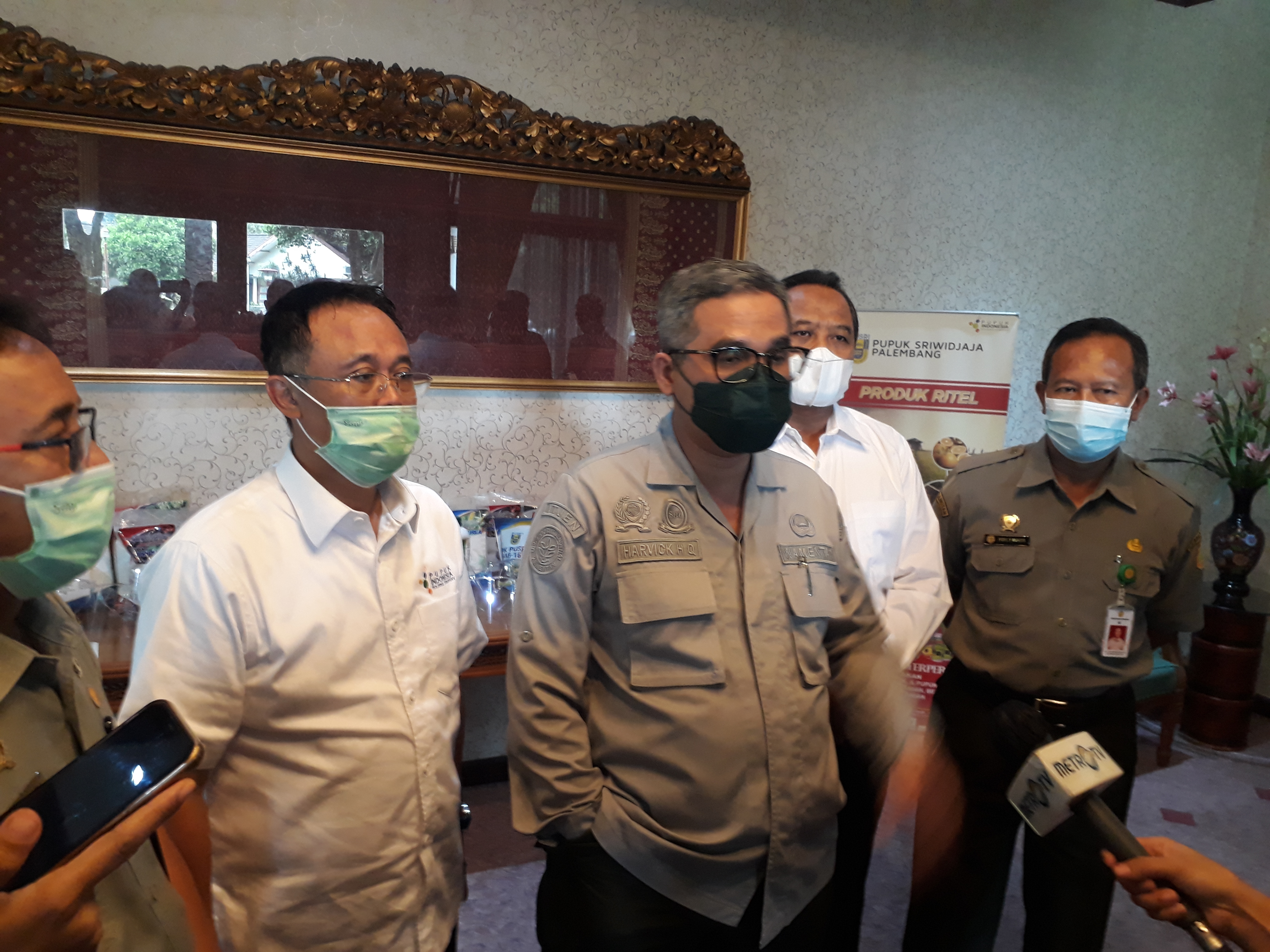 Wakil Menteri Pertanian RI Harvick Hasnul Qolbi (tengah)