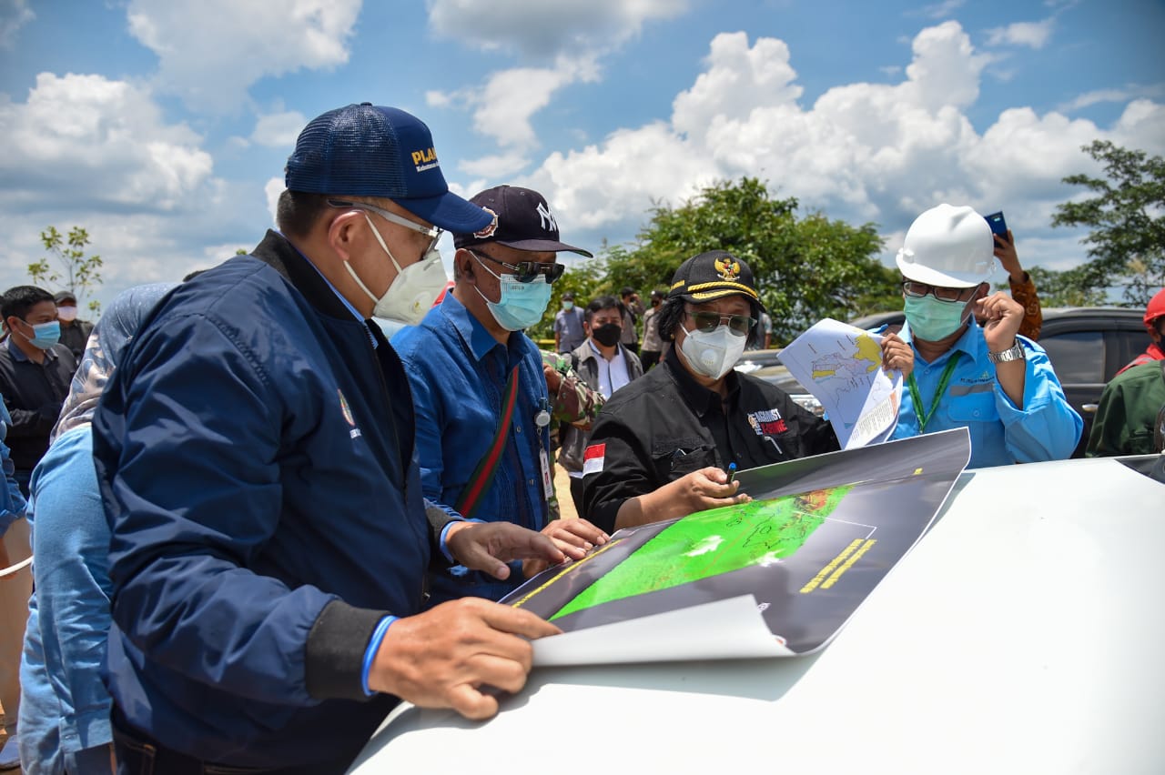 Menteri LHK Siti Nurbaya (kedua dari kanan)