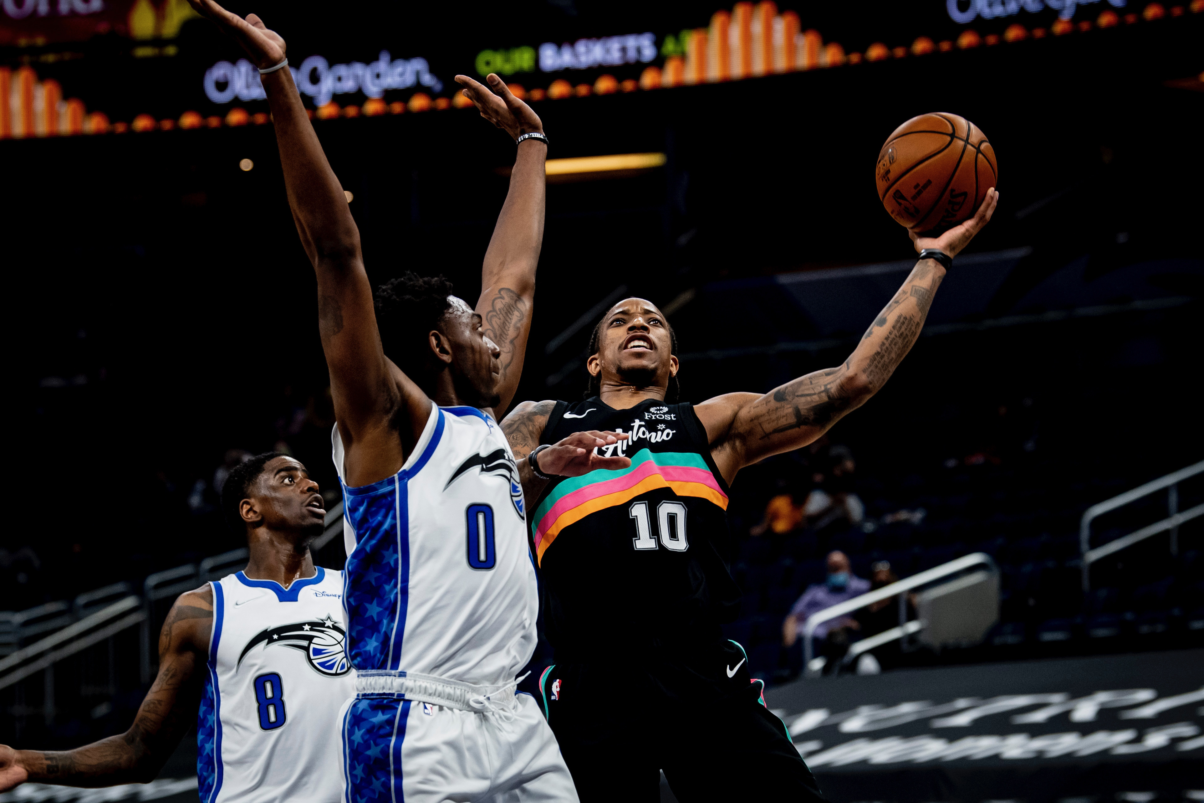 Laga NBA antara San Antonio Spurs dan Orlando Magic