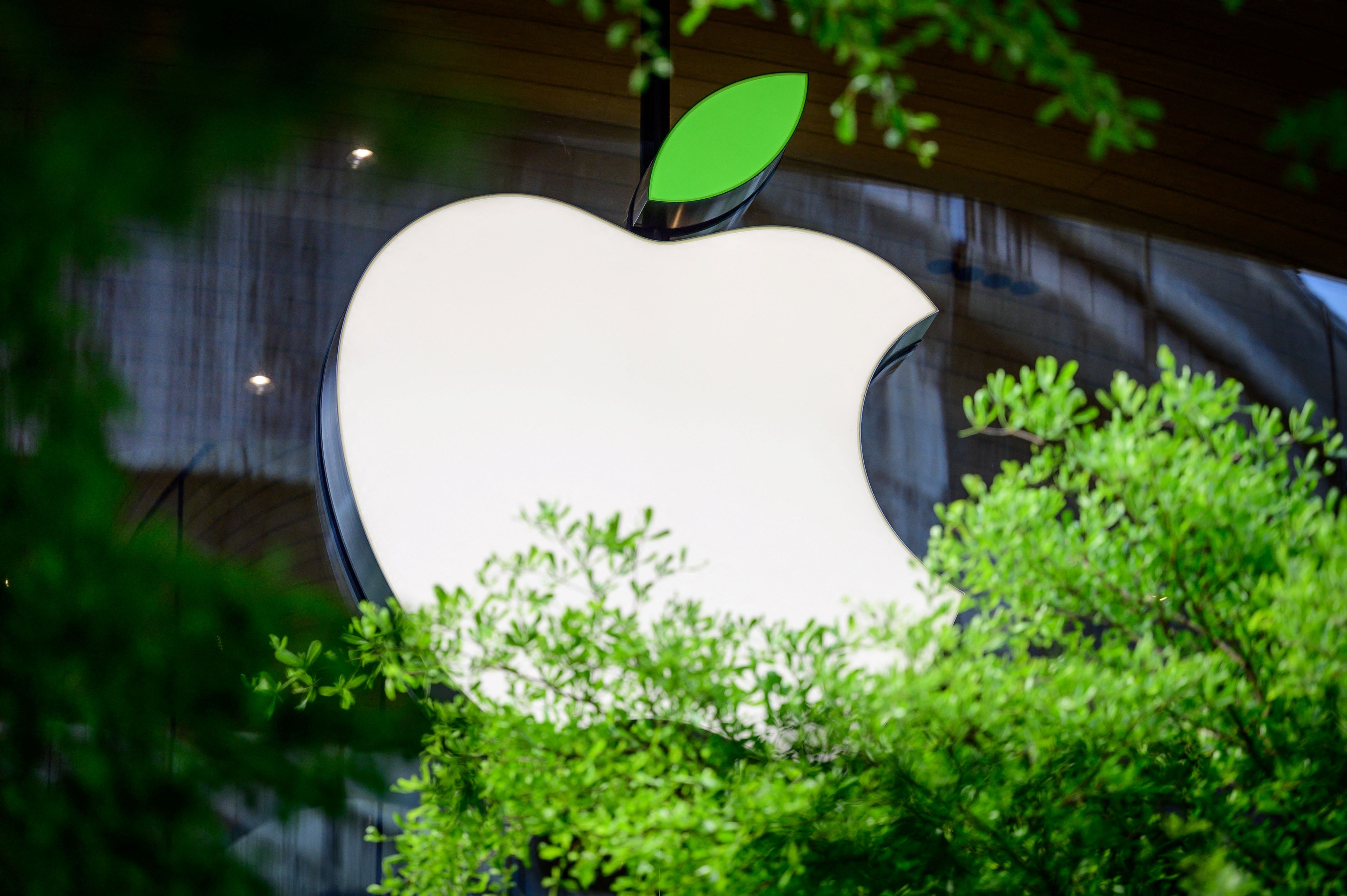 Apple Investasikan Rp2,8 Triliun untuk Atasi Perubahan Iklim
