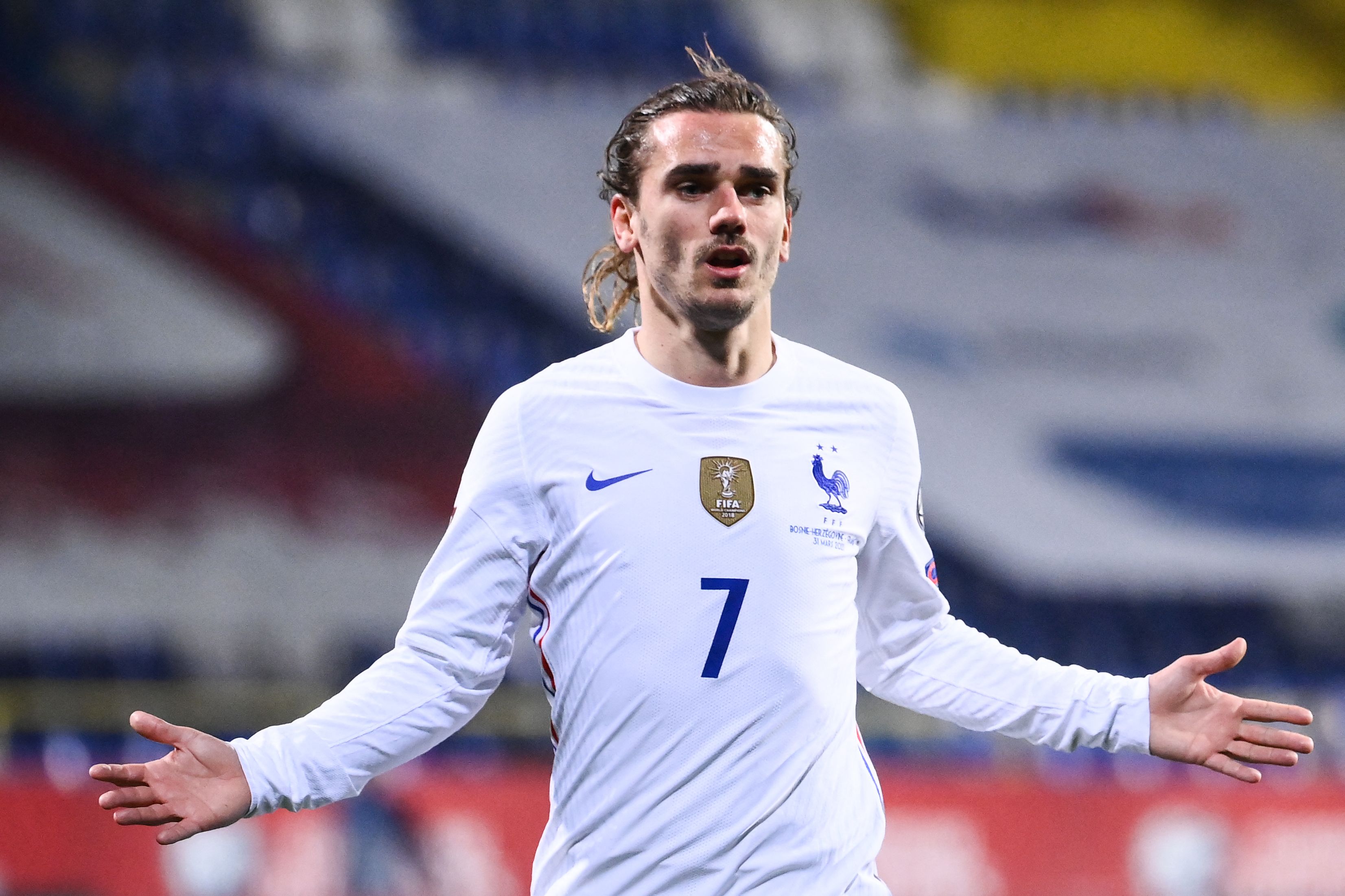 Penyerang Prancis Antoine Griezmann melakukan selebrasi usai mencetak gol ke gawang Bosnia di laga kualifikasi Piala Dunia.