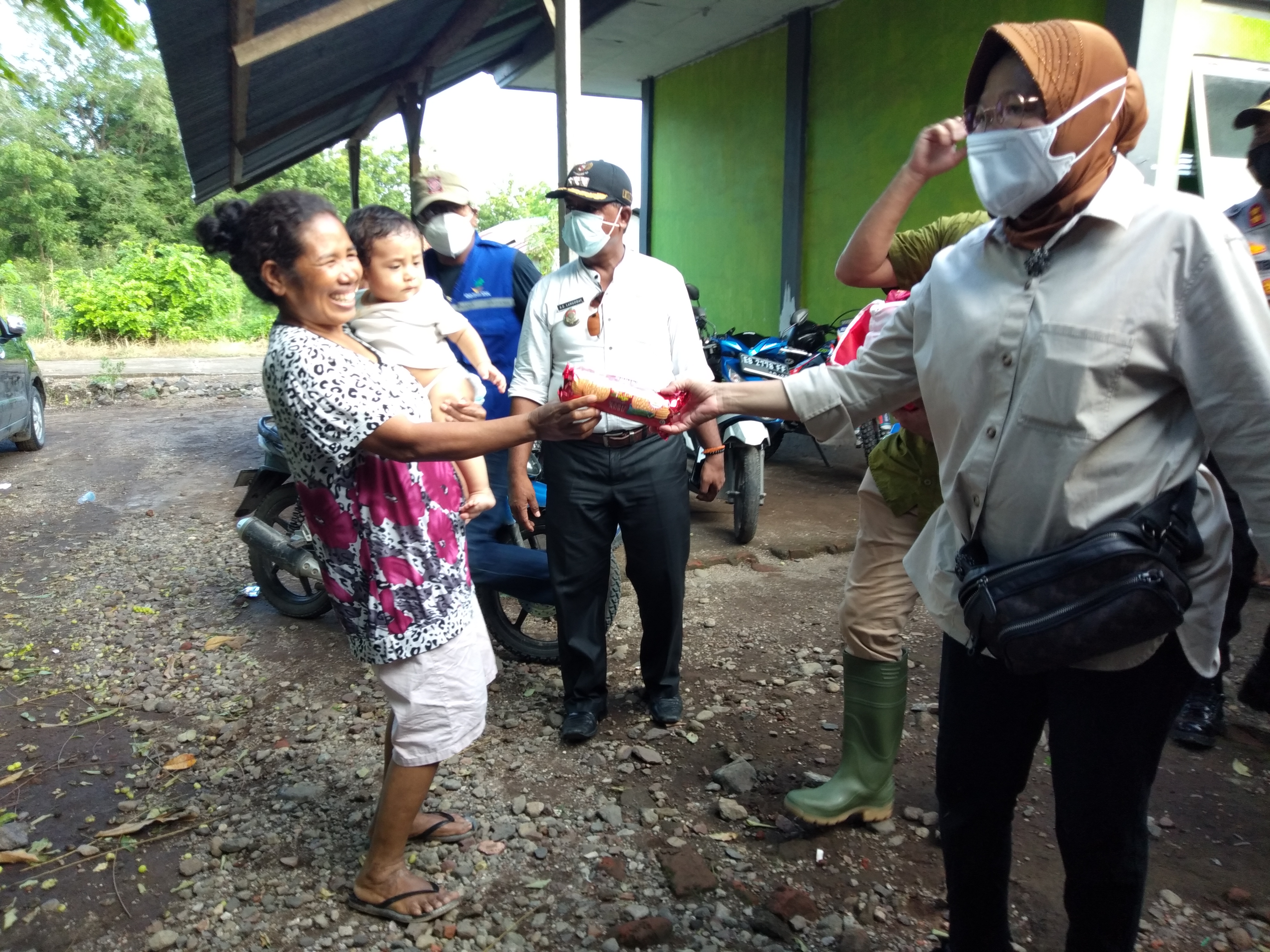Pastikan Bantuan Logistik Sampai, Mensos Menuju Larantuka NTT