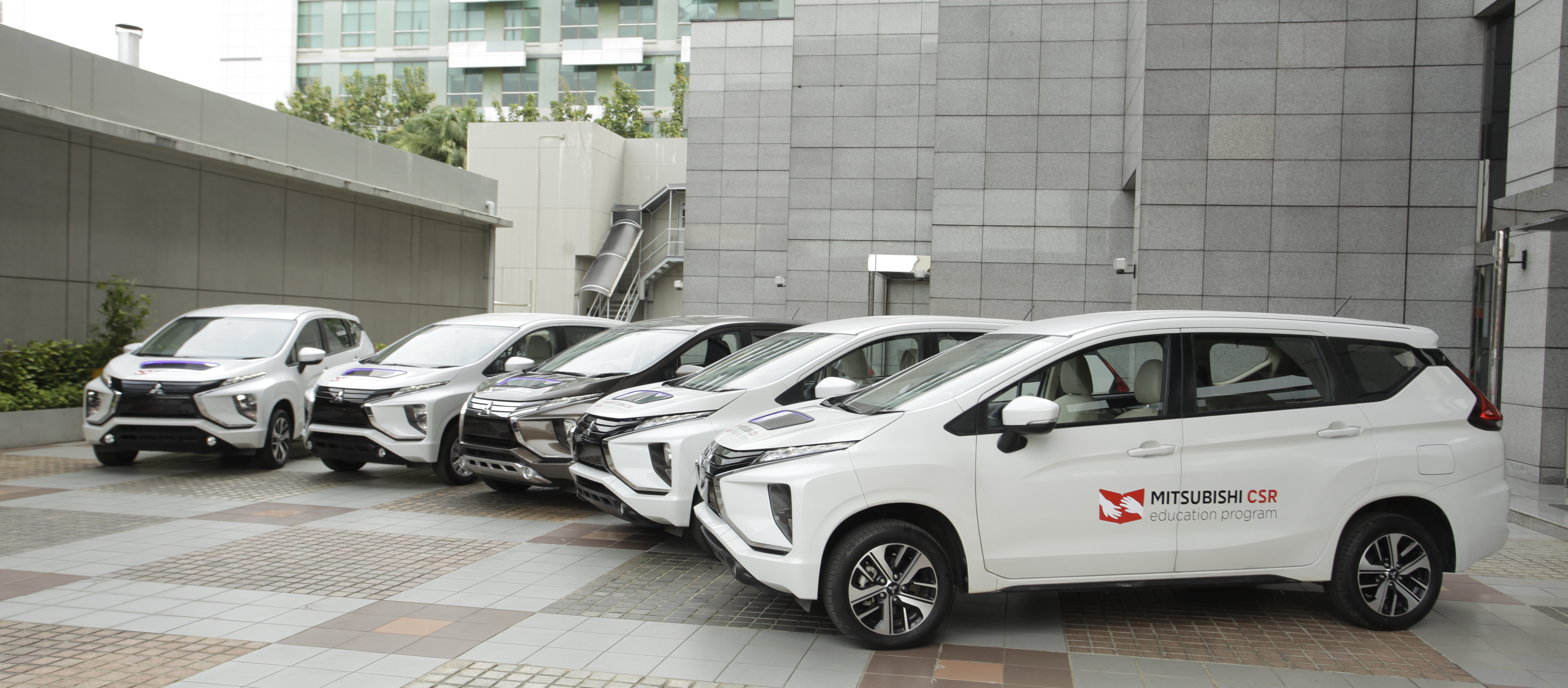 MMKSI mendonasikan lima unit Mitsubishi Xpander kepada lima Sekolah Menengah Kejuruan (SMK) di Indonesia. 