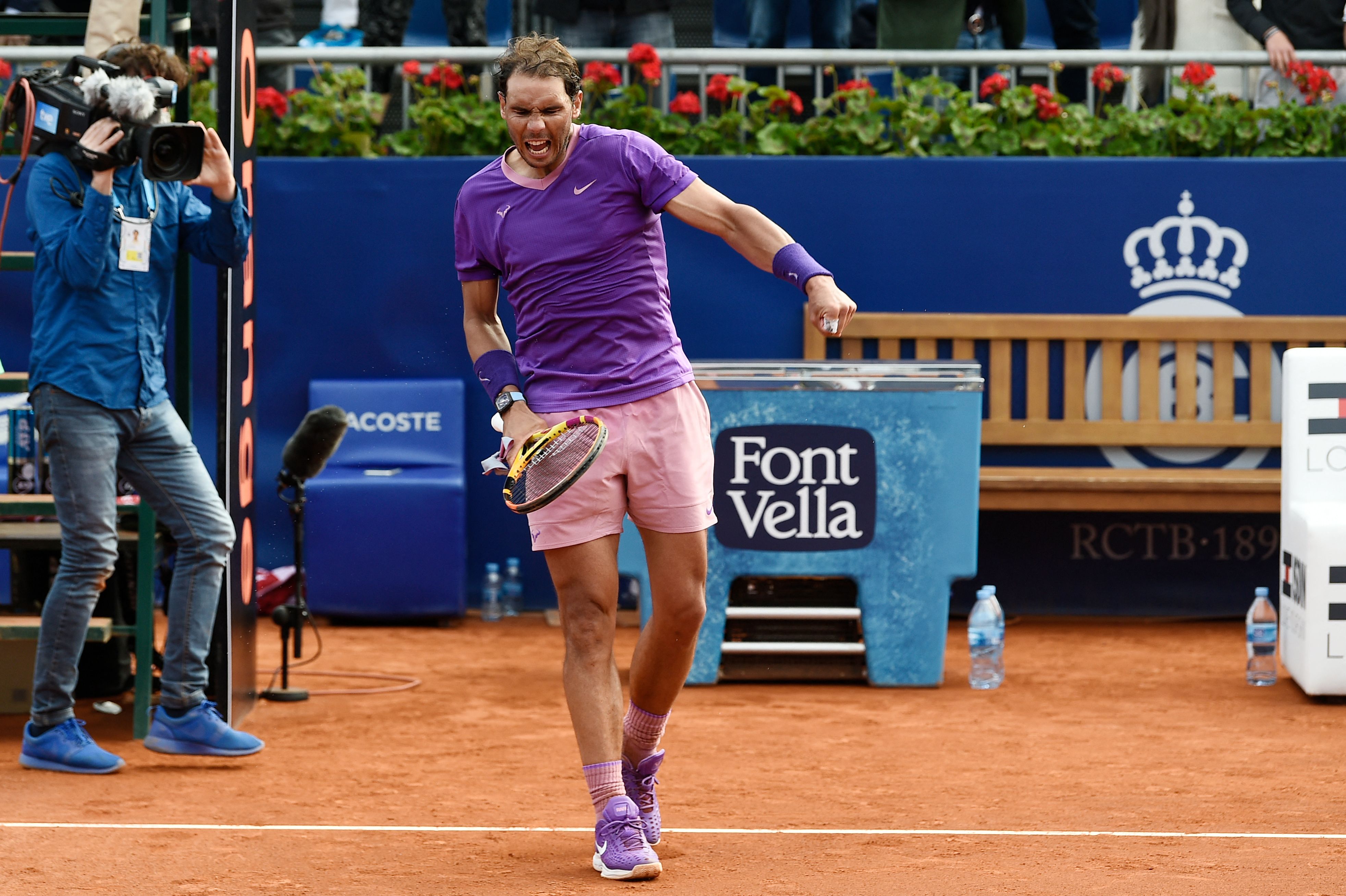 Rafael Nadal Amankan Tiket Perempat Final Barcelona Terbuka