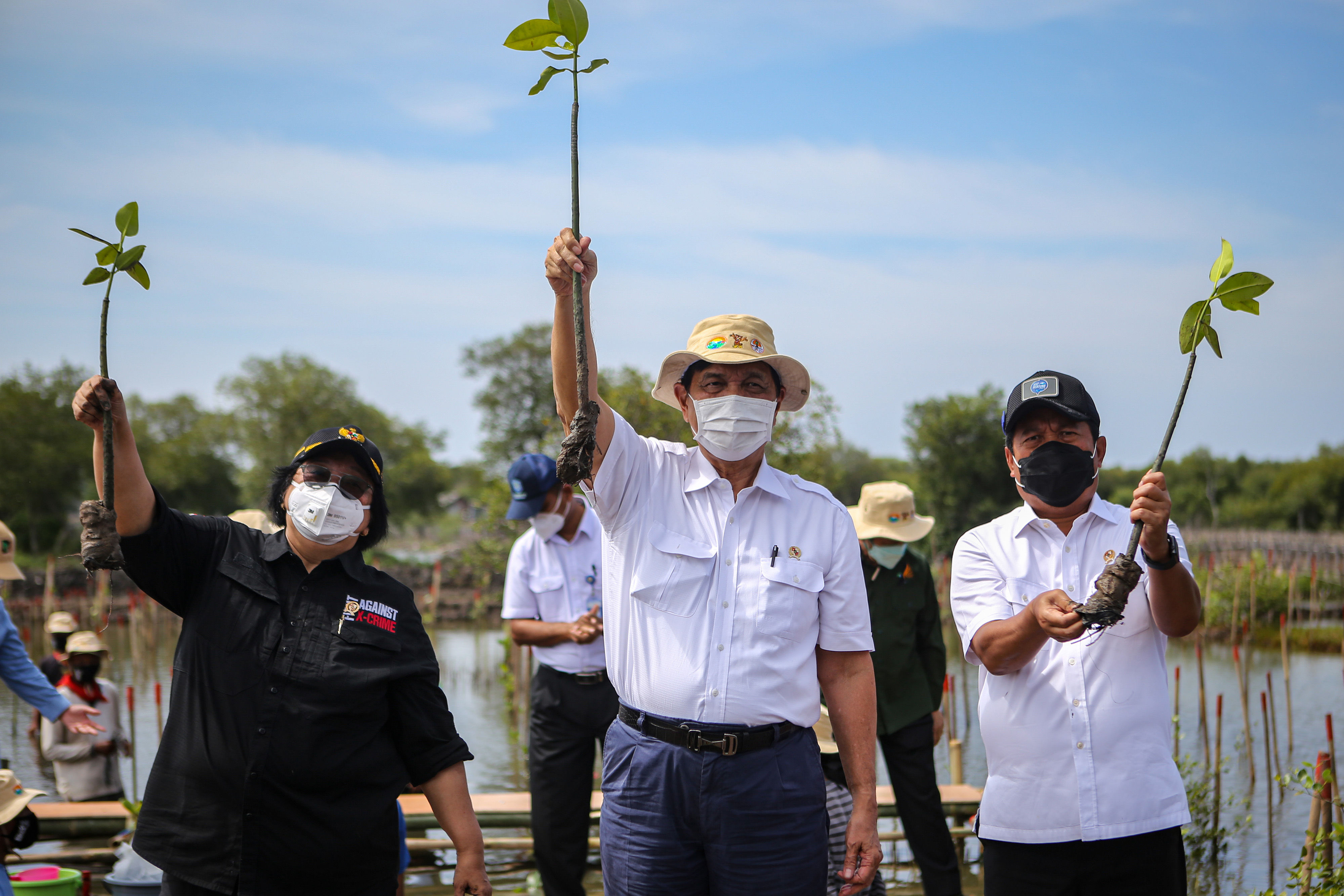 Kick off penanaman mangrove di Desa Tanjung Pasir, Kabupaten Tangerang, Banten, Rabu (3/3/2021). 