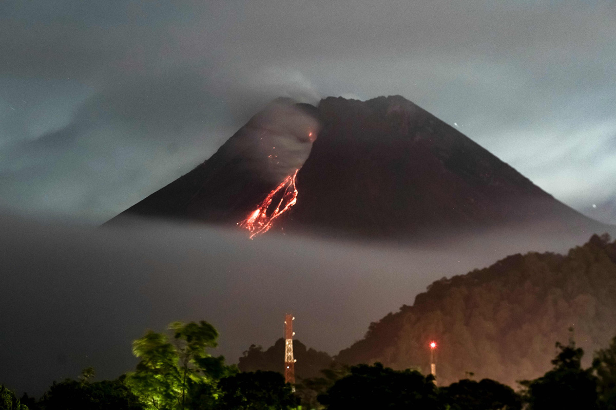 Kubah Lava Puncak Gunung Merapi Terus Tumbuh