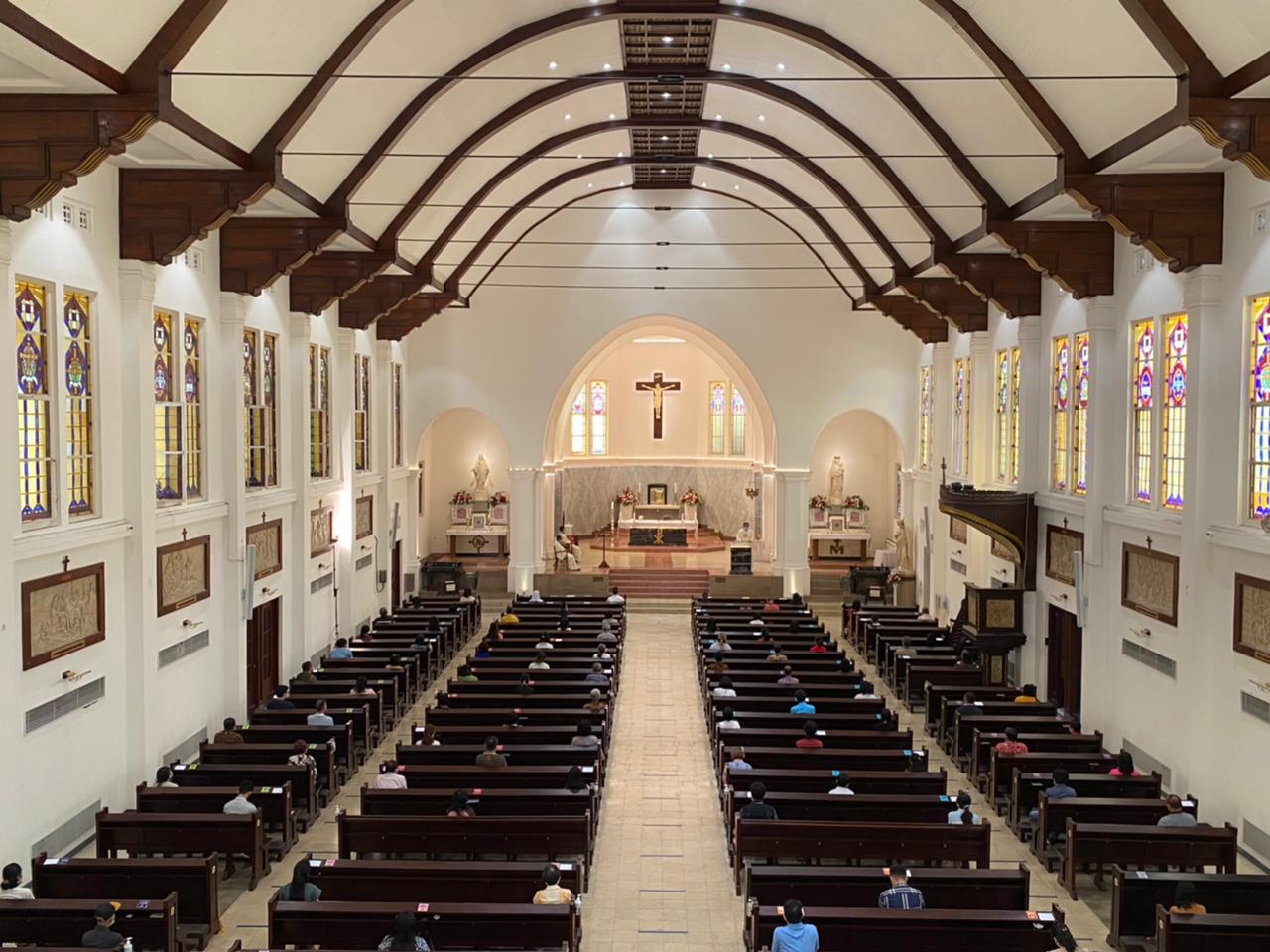 Misa Paskah di Gereja Katedral HKY Surabaya Terapkan Prokes Ketat