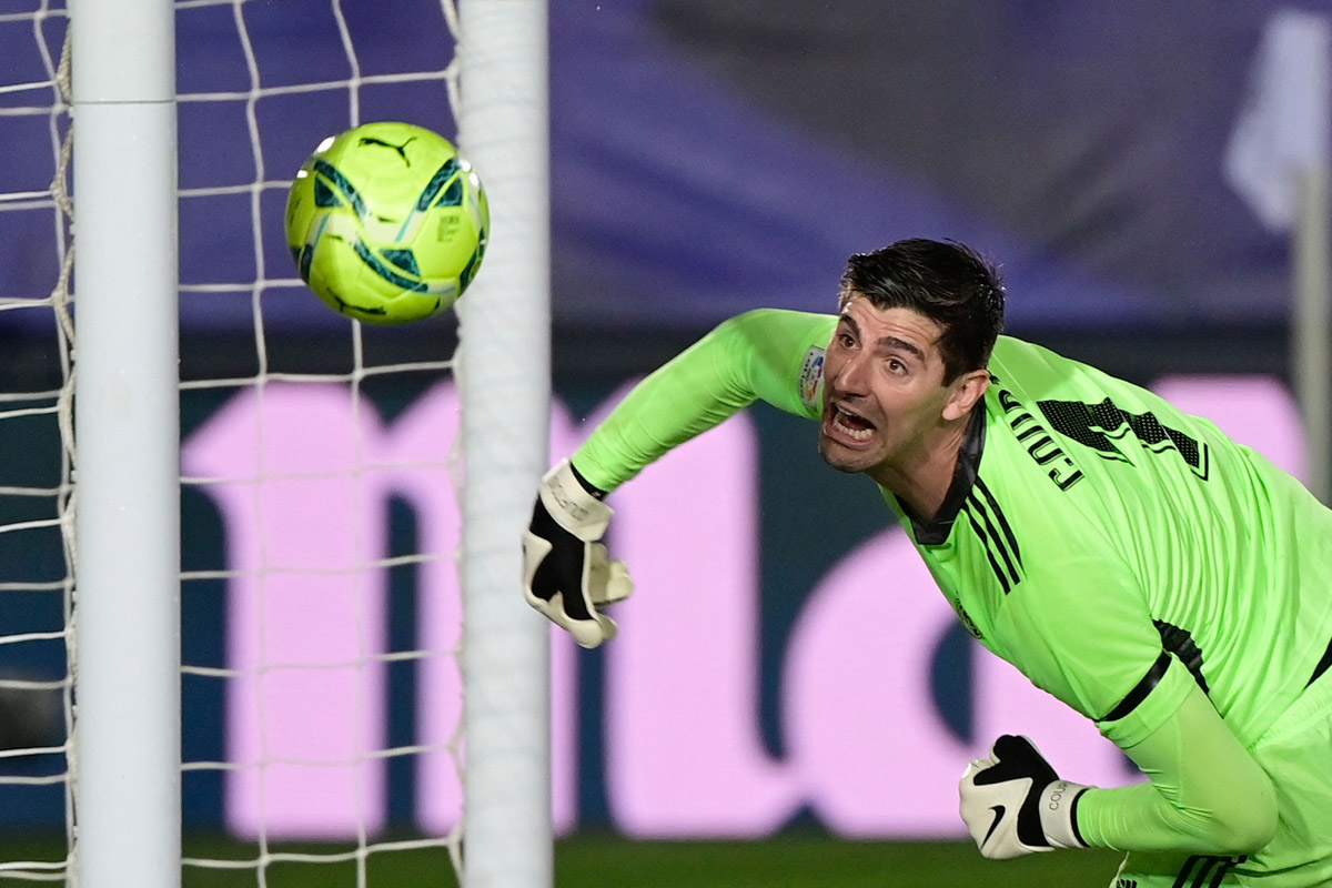 Kiper Real Madrid, Thibaut Courtois tidak sabar menanti saat reuni dengan klub lamanya Chelsea di semifinal Liga Champions UEFA. 