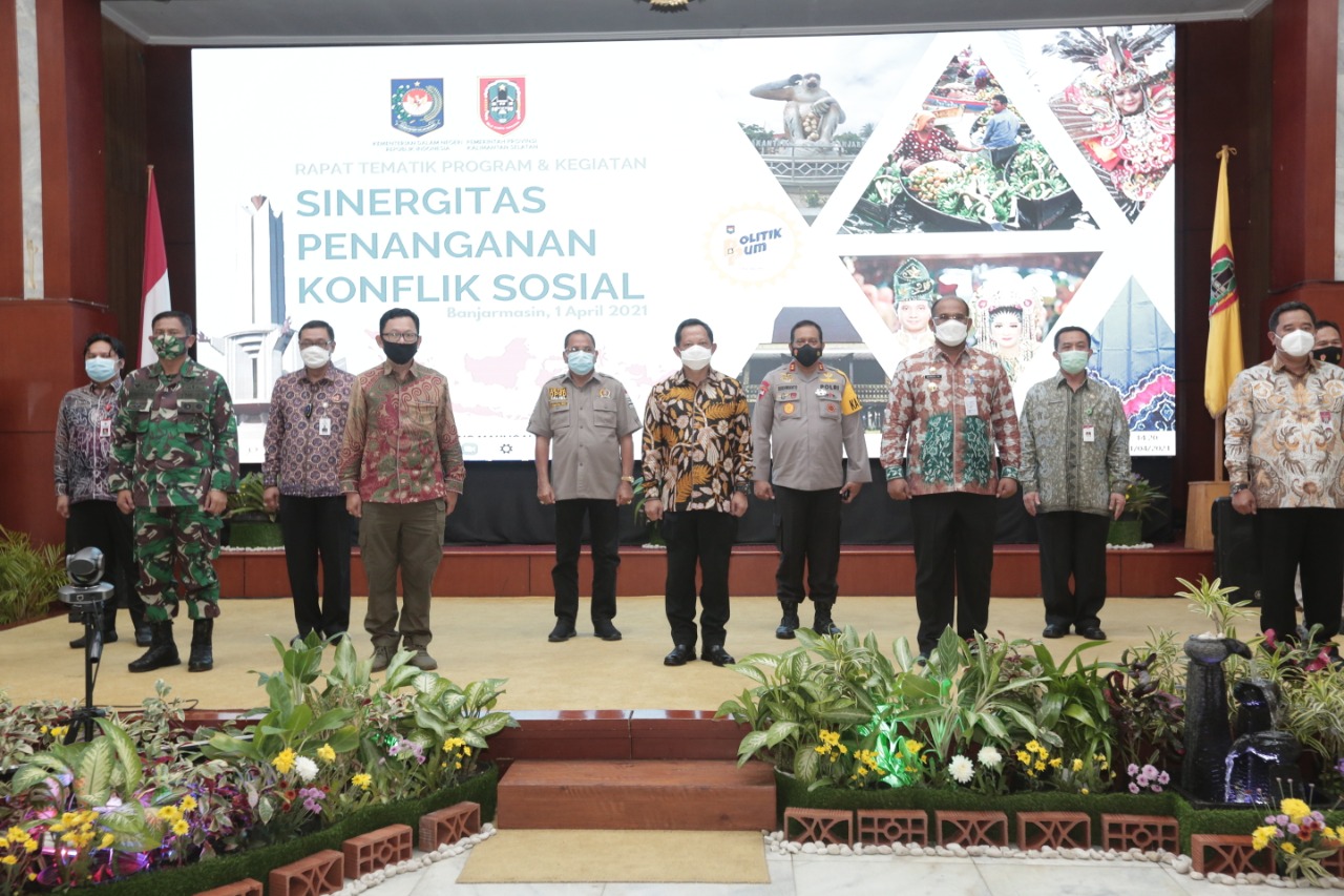 Menteri Dalam Negeri Tito Karnavian saat menutup Rapat Kerja Tematik Program Kegiatan dengan Tema Sinergitas Penanganan Konflik Sosial.     